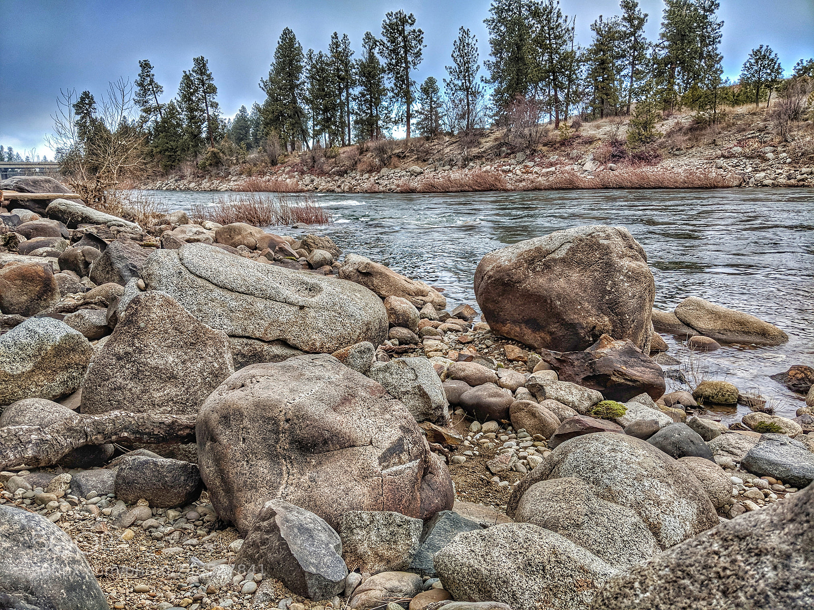 Google Pixel 2 sample photo. River side photography