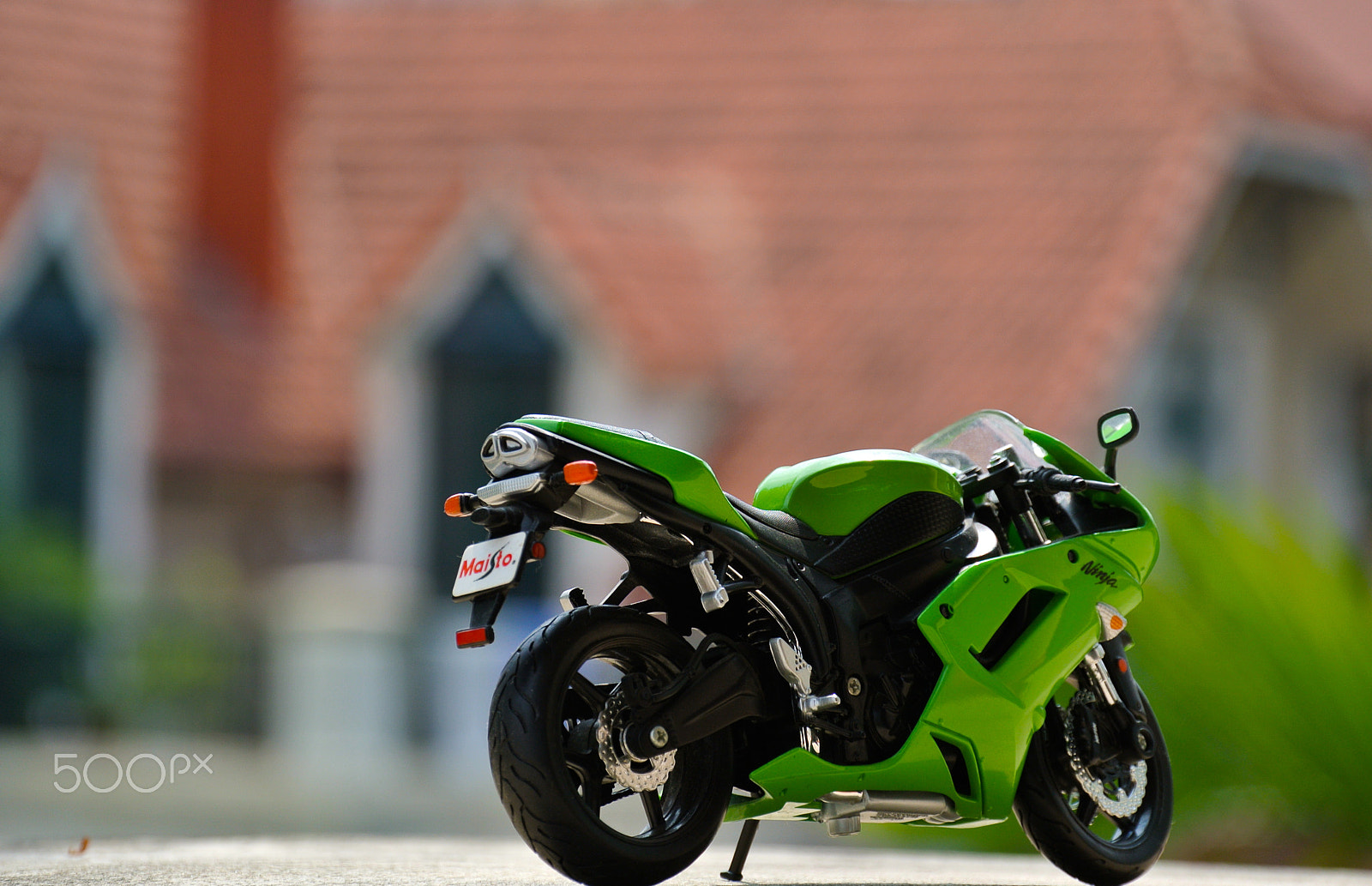 Nikon 1 J1 sample photo. A kawasaki ninja zx-6r die-cast model photography