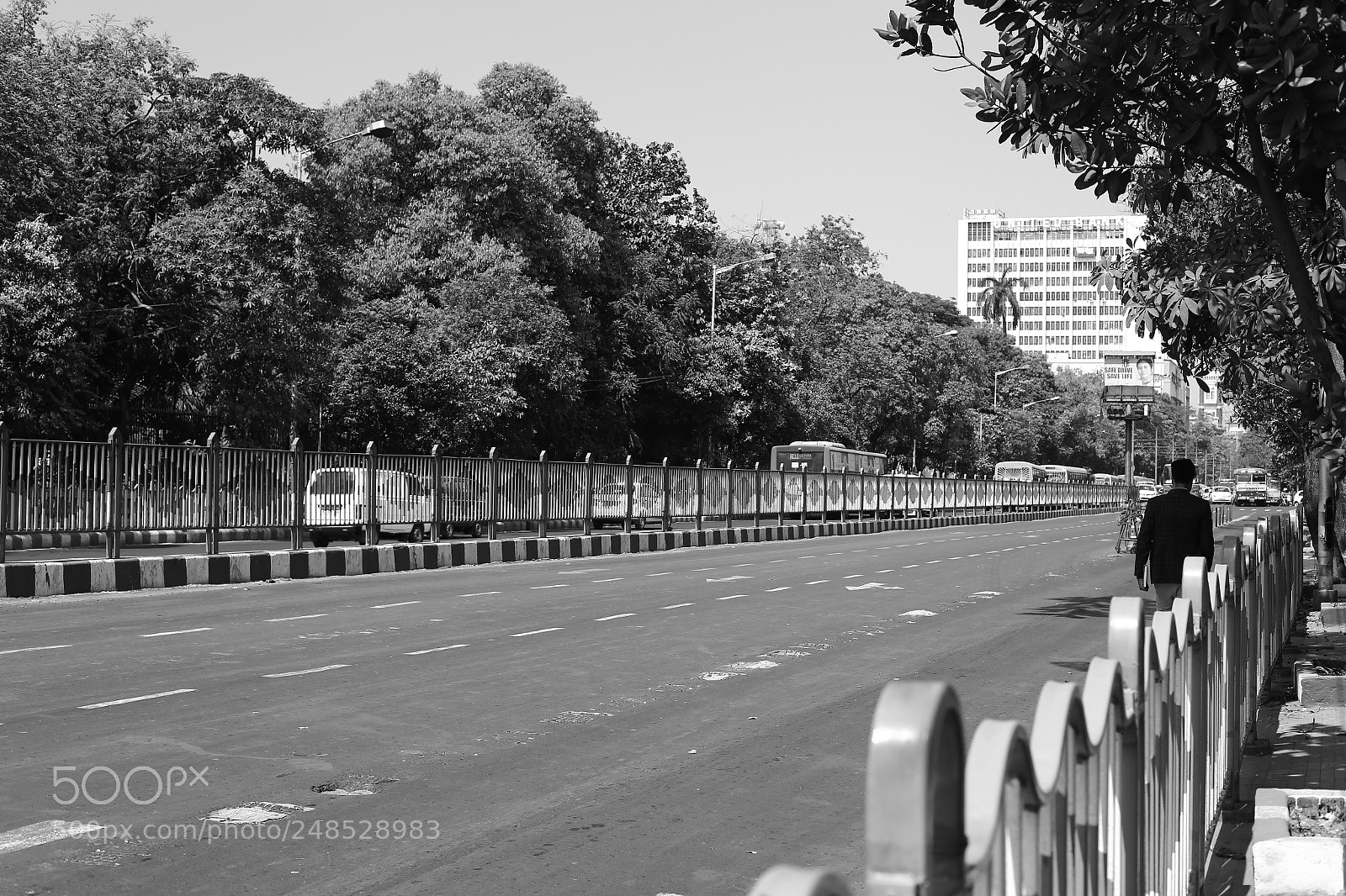 Canon EOS 6D + Canon EF 50mm F1.4 USM sample photo. An anonymous street in photography
