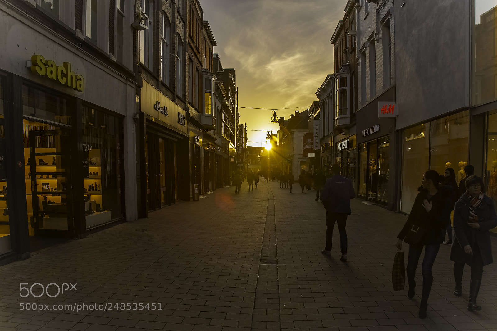 Nikon D500 sample photo. Heuvelstraat verlicht door zonsondergang photography