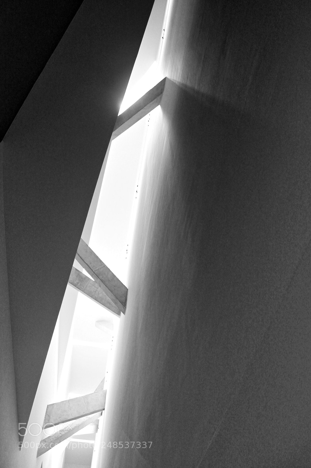 Canon EOS 500D (EOS Rebel T1i / EOS Kiss X3) sample photo. Channel of light photography