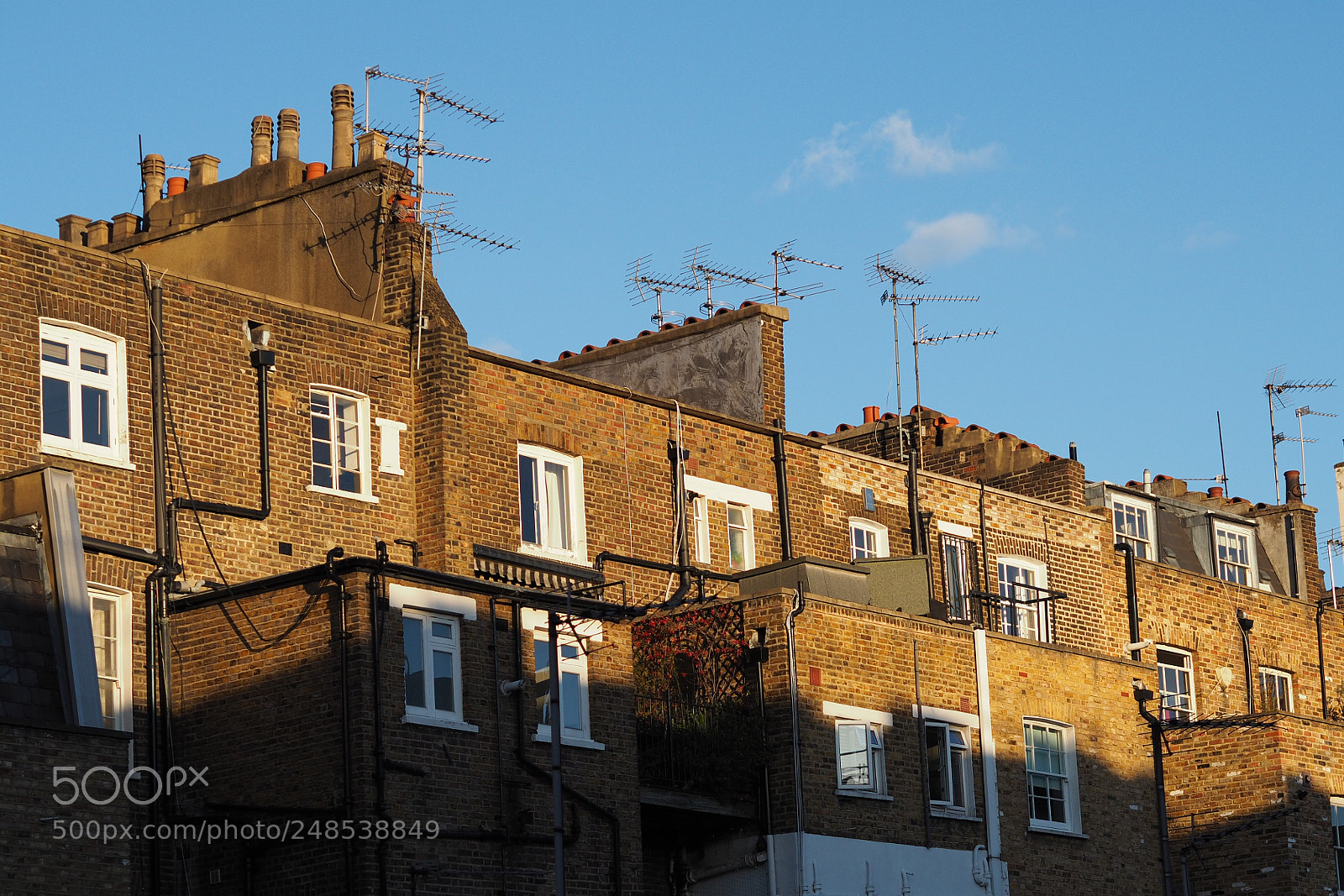 Olympus OM-D E-M10 II sample photo. British backalleys photography
