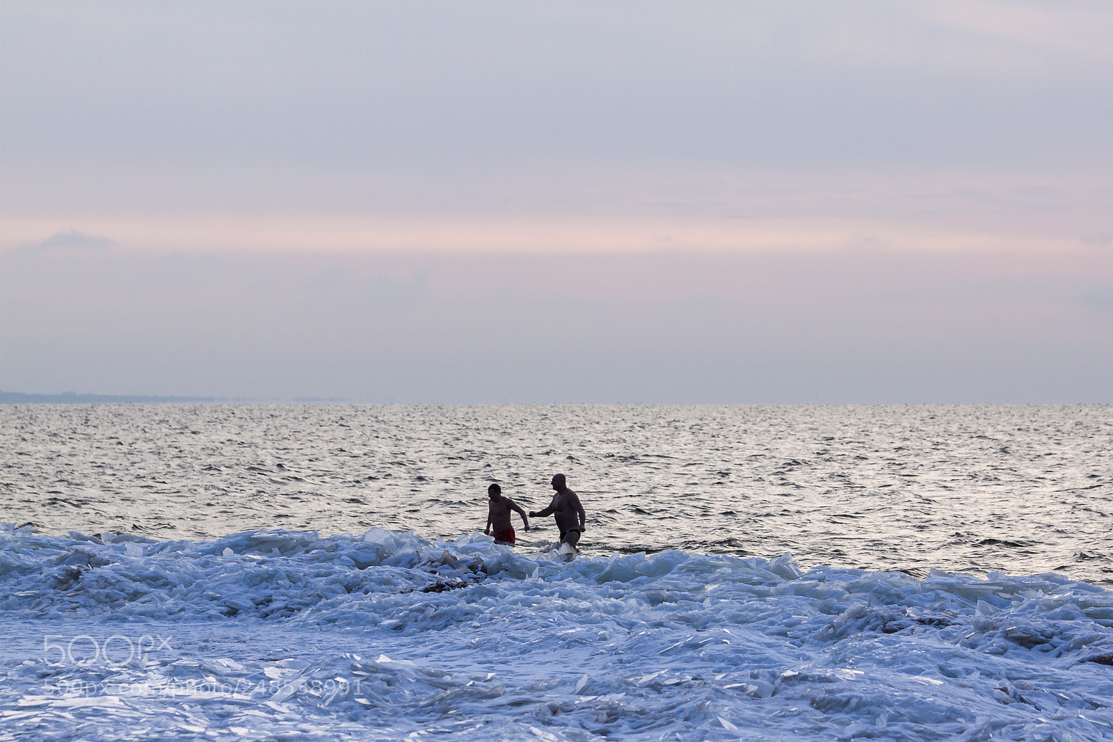Canon EOS 500D (EOS Rebel T1i / EOS Kiss X3) sample photo. Winter swimming photography