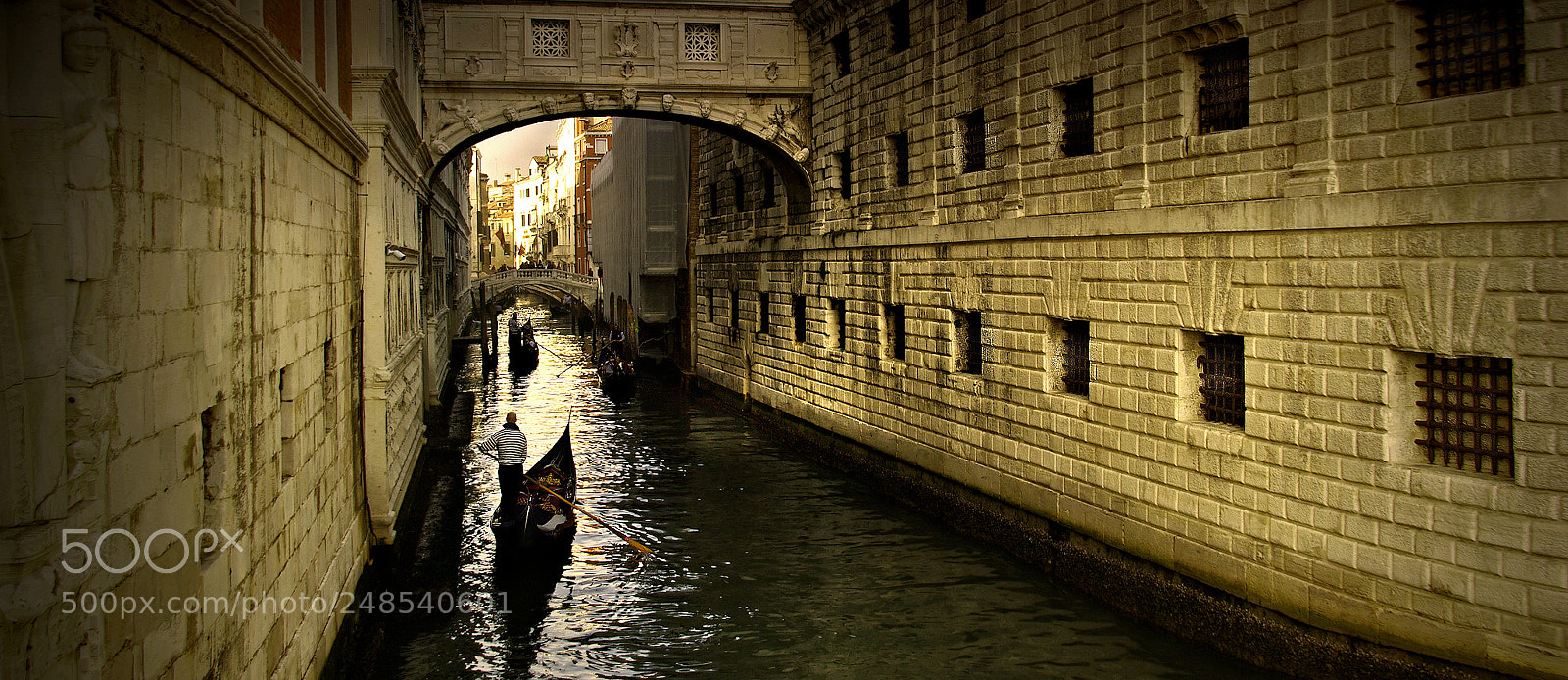Pentax K20D sample photo. Wall of justice photography