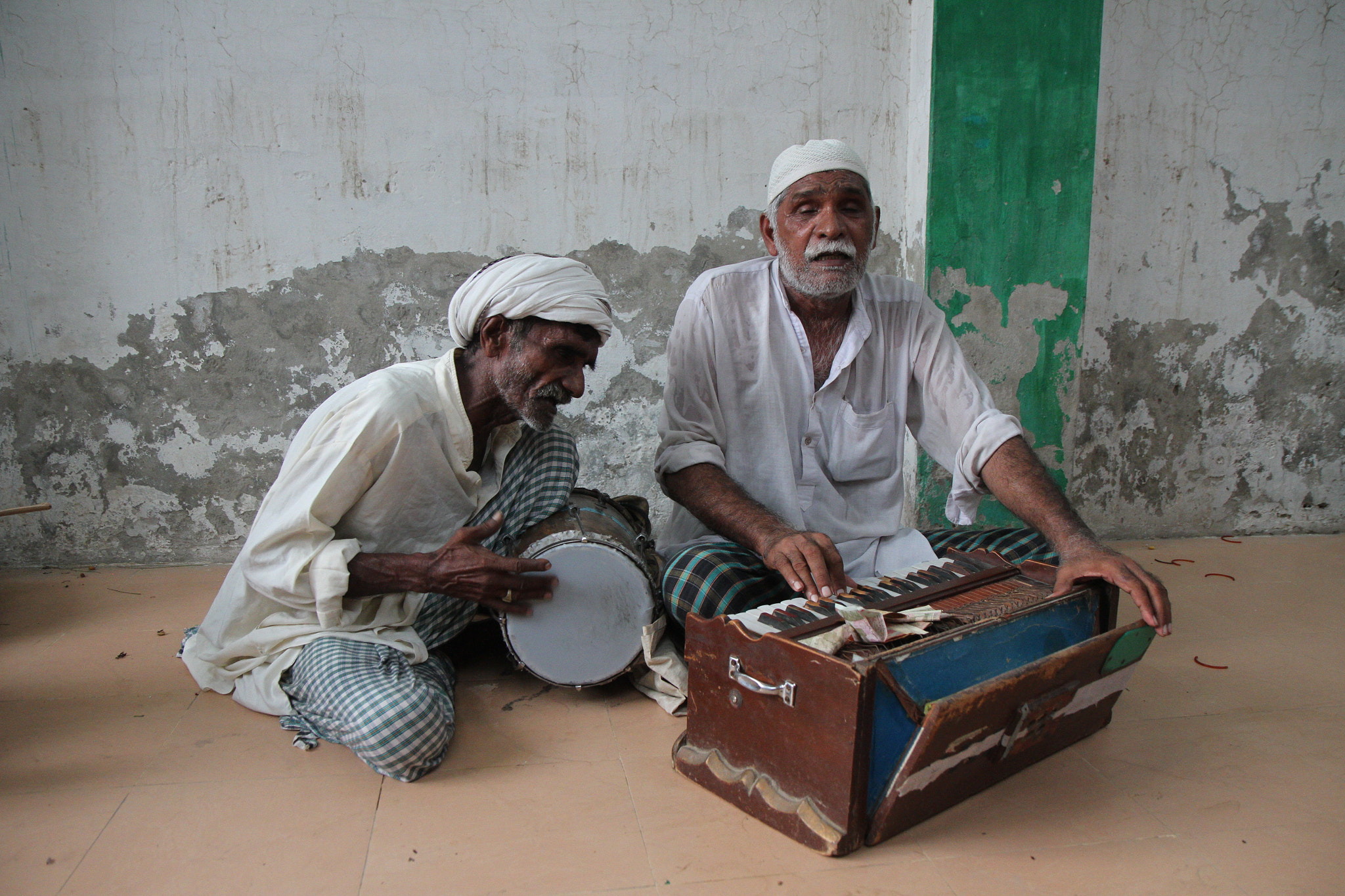 Canon EOS 7D + Canon EF-S 17-55mm F2.8 IS USM sample photo. Qawwali musicians photography