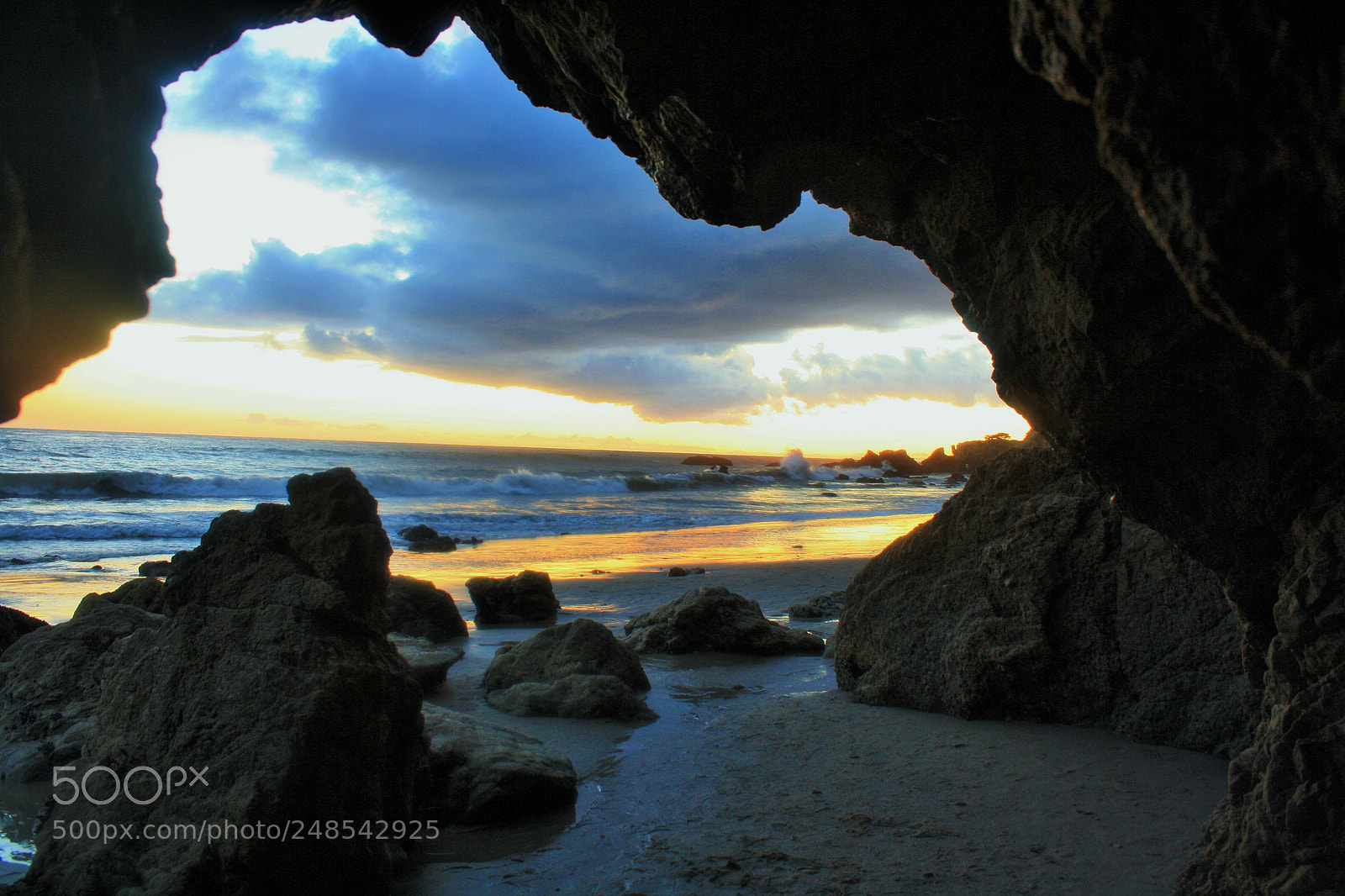 Canon EOS 1000D (EOS Digital Rebel XS / EOS Kiss F) sample photo. Malibu sea cave sunset photography