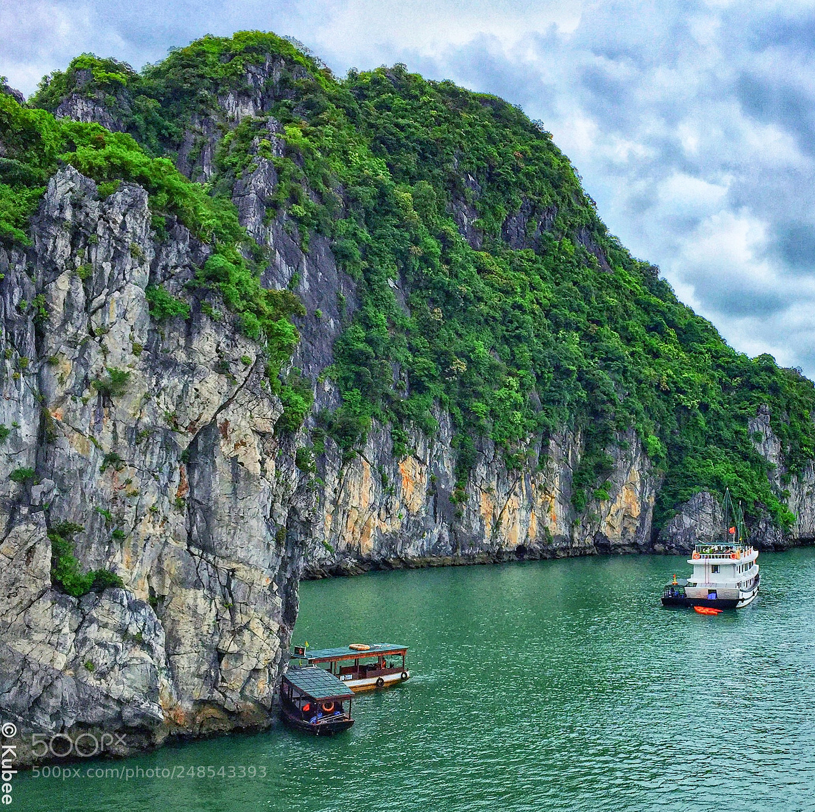 Apple iPhone 6 Plus sample photo. Skull island halong bay photography