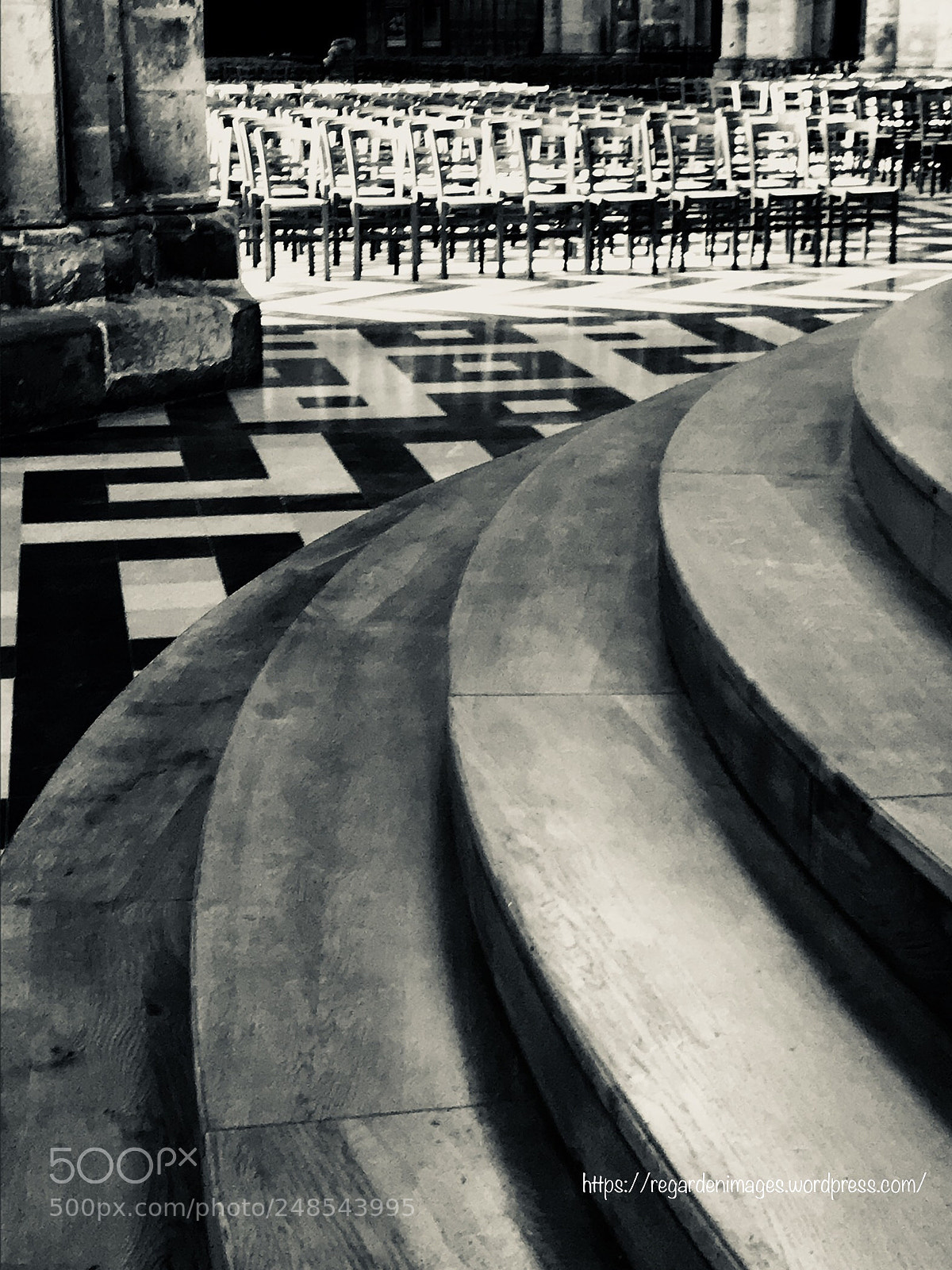 Apple iPhone 7 sample photo. Au delà des marches.. photography