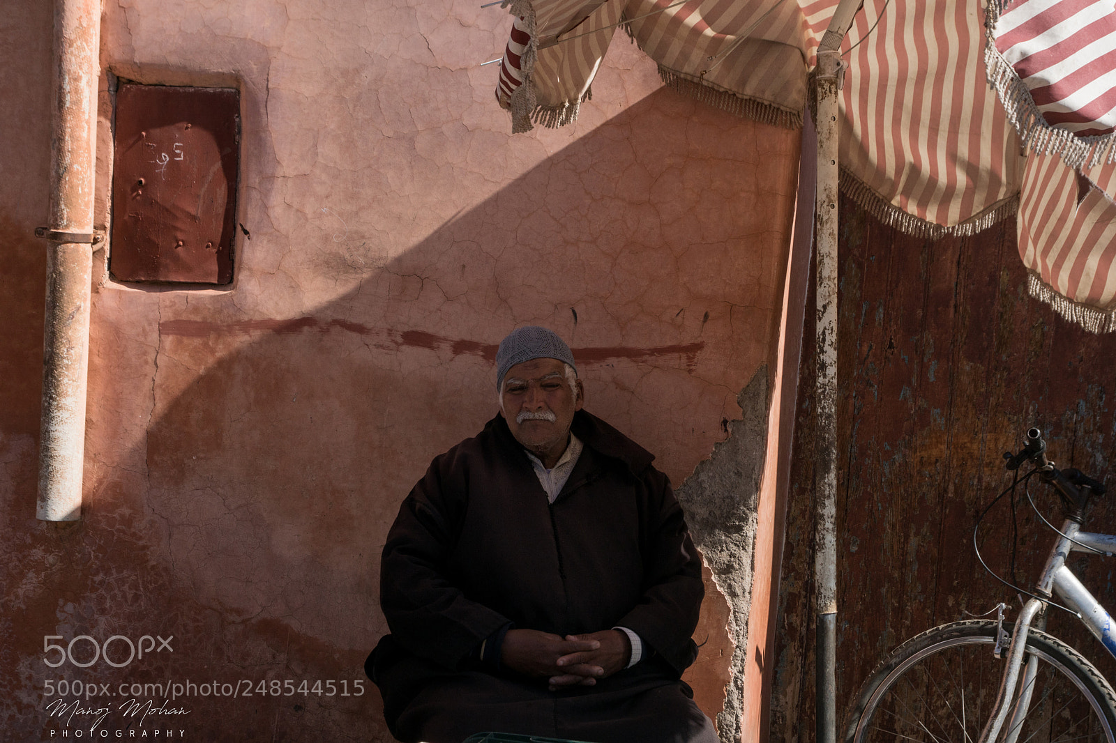 Sony ILCA-77M2 sample photo. A man in the photography