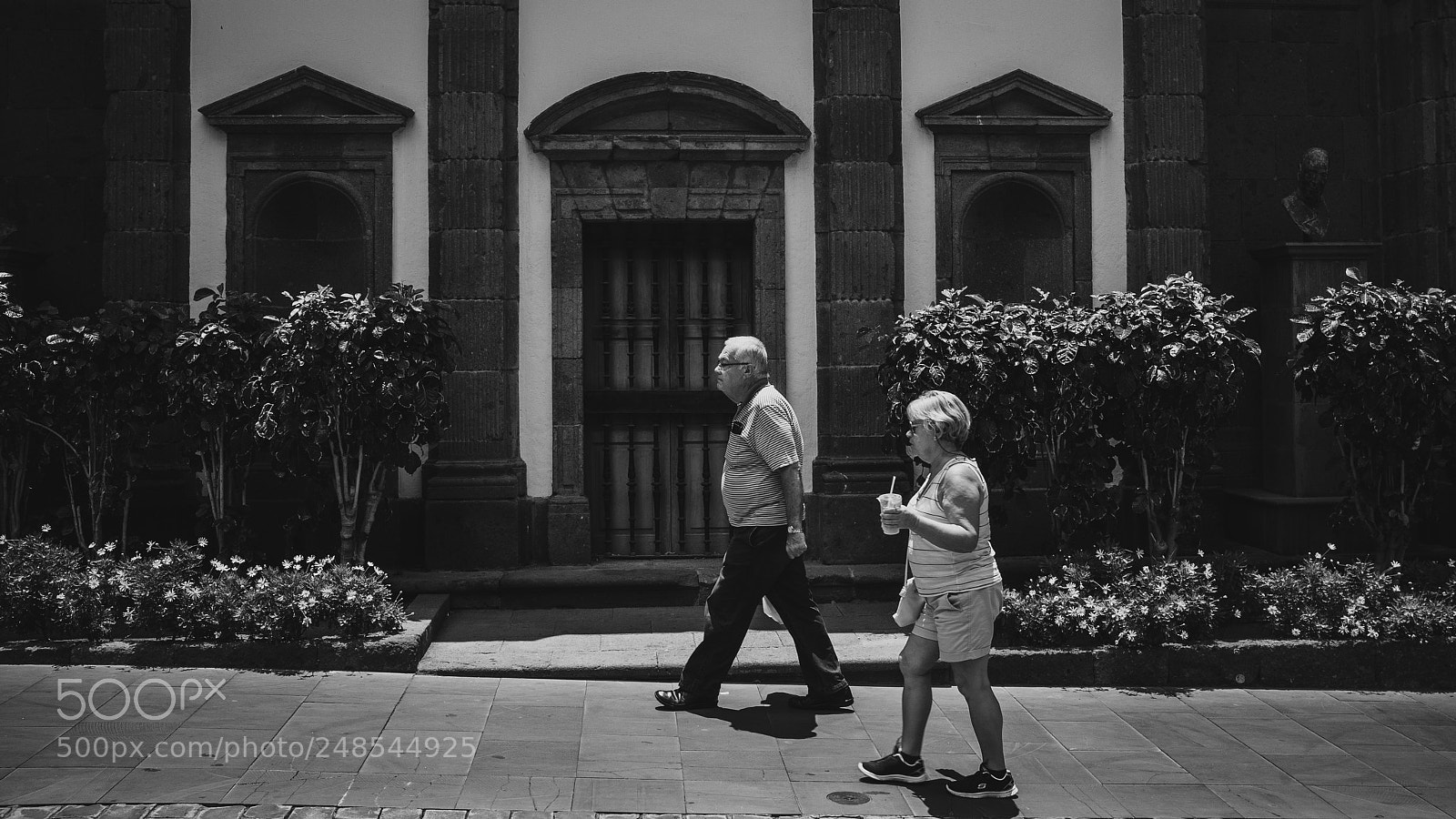 Fujifilm FinePix X100 sample photo. Walking couple photography