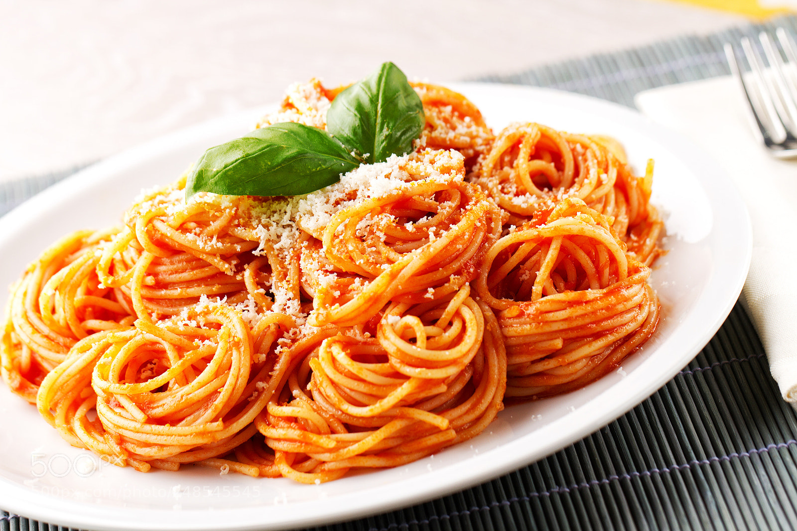 Canon EOS 7D sample photo. Spaghetti with tomato sauce photography