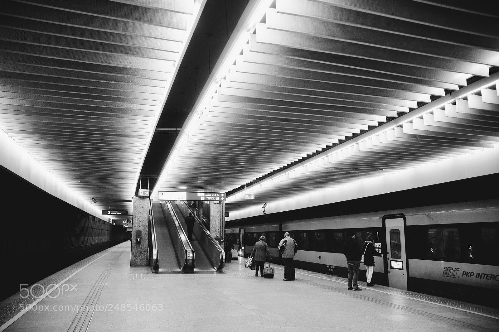 Nikon D3 sample photo. Warszawa centralna railway station photography