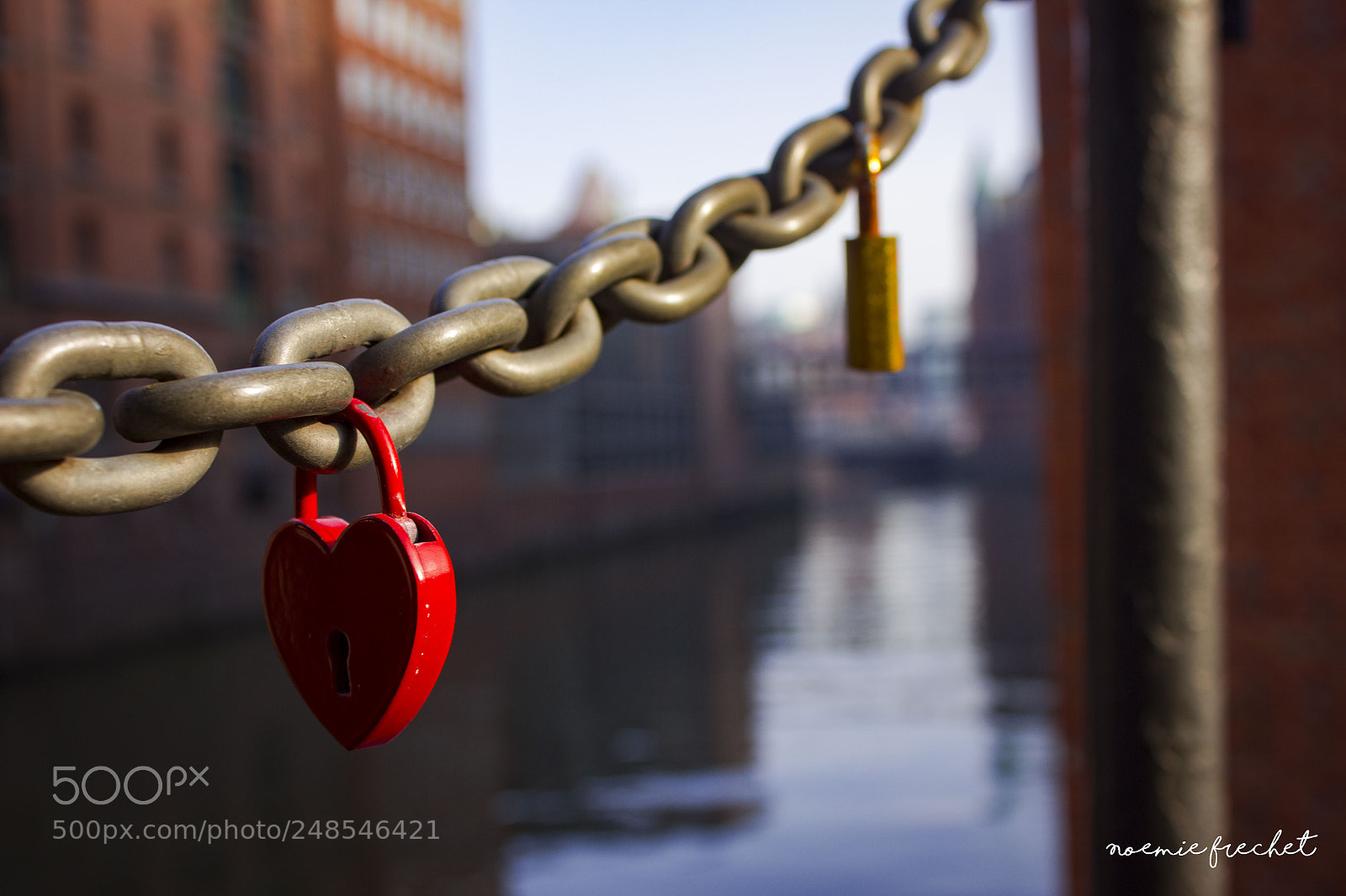 Canon EOS 550D (EOS Rebel T2i / EOS Kiss X4) sample photo. Cadenas solo photography