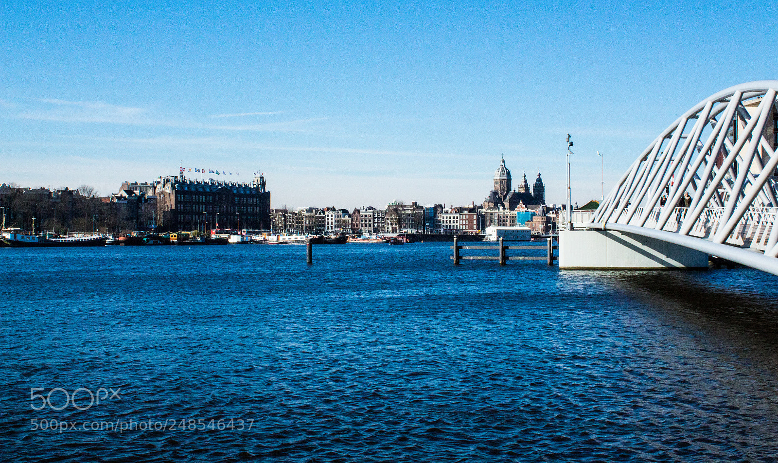 Canon EOS 1300D (EOS Rebel T6 / EOS Kiss X80) sample photo. City on the water photography