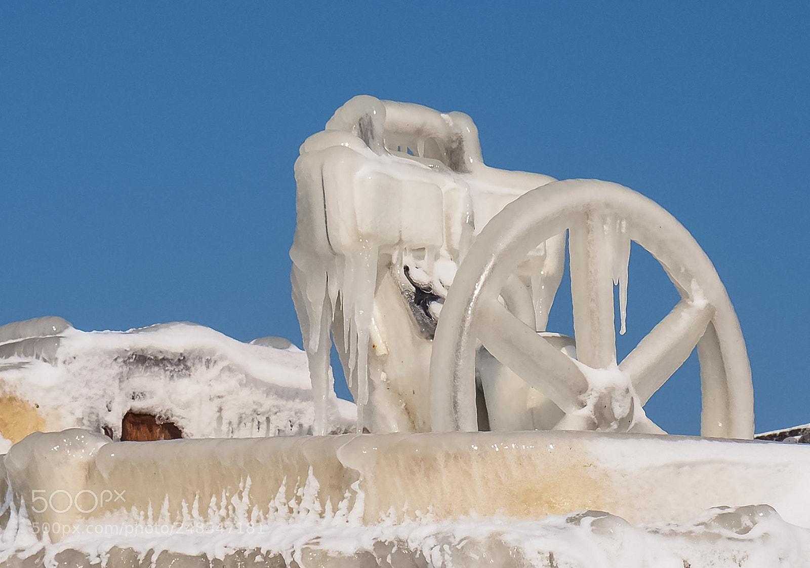 Olympus OM-D E-M10 II sample photo. The magic of ice  5 photography