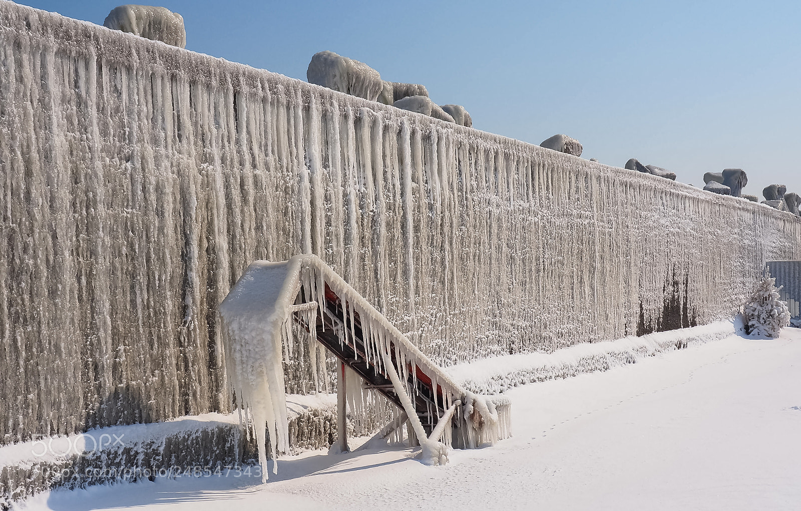 Olympus OM-D E-M10 II sample photo. The magic of ice  7 photography