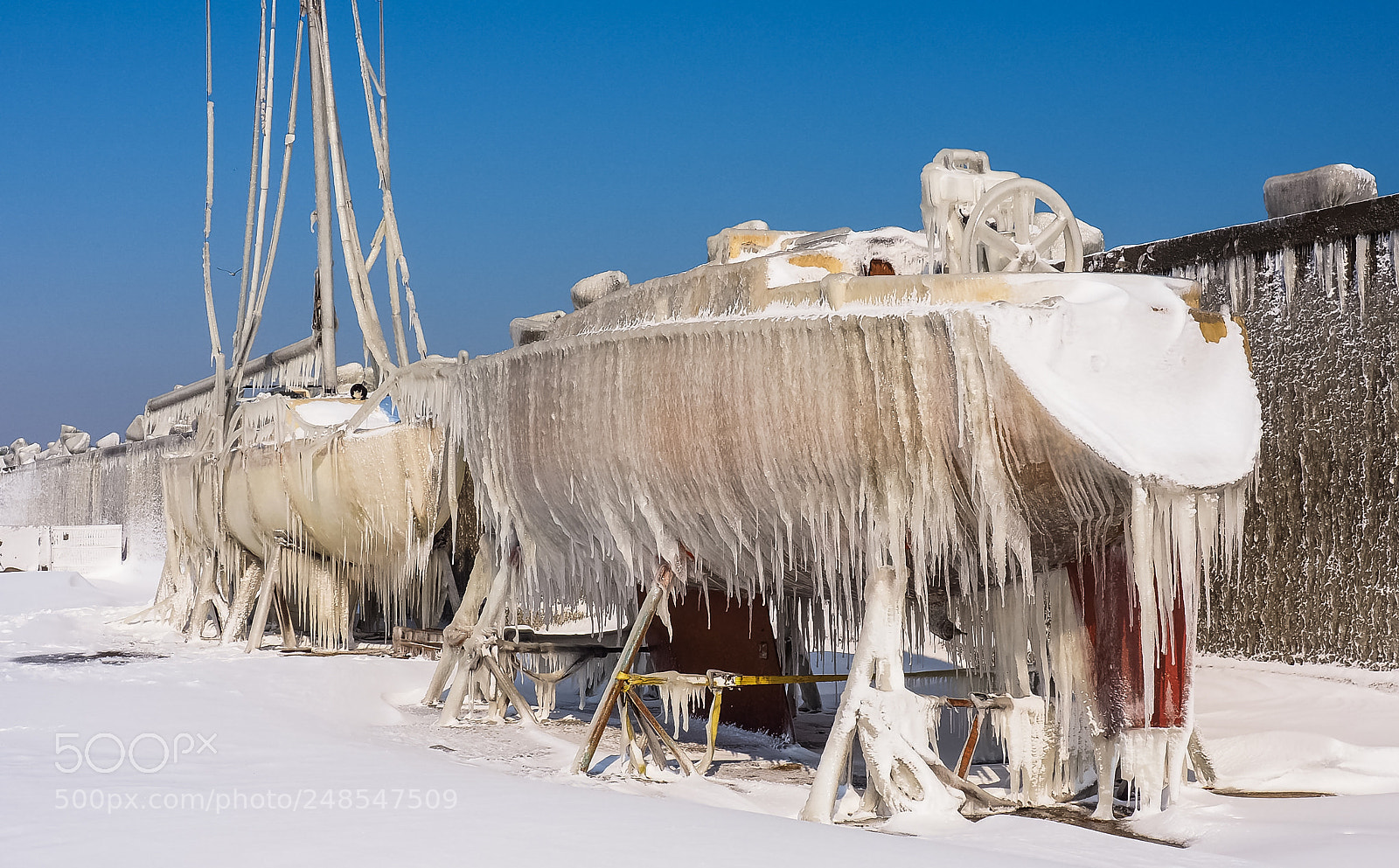 Olympus OM-D E-M10 II sample photo. The magic of ice  6 photography
