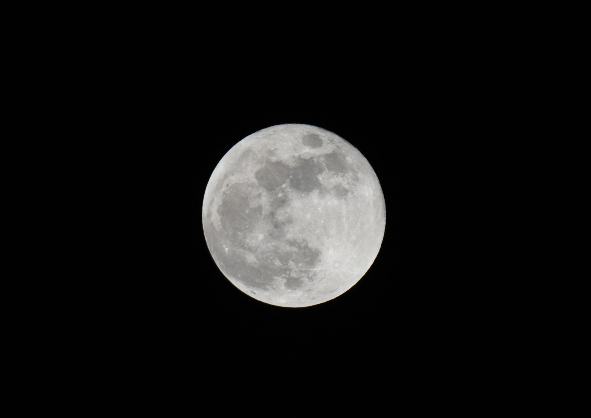 Nikon AF-S Nikkor 200-400mm F4G ED-IF VR sample photo. The moon photography