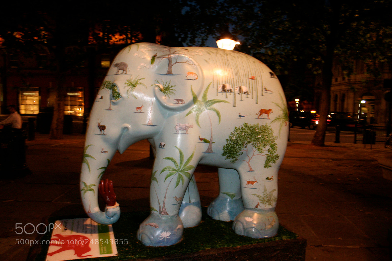 Canon EOS 350D (EOS Digital Rebel XT / EOS Kiss Digital N) sample photo. Elephant parade photography