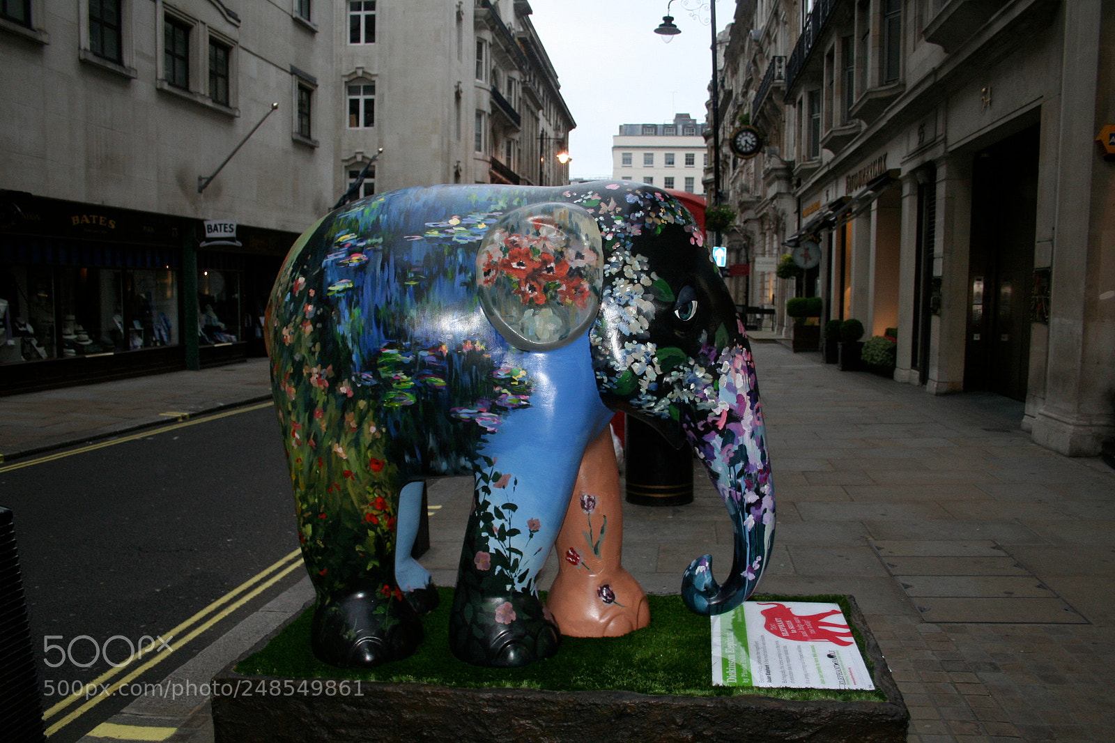 Canon EOS 350D (EOS Digital Rebel XT / EOS Kiss Digital N) sample photo. Elephant parade photography