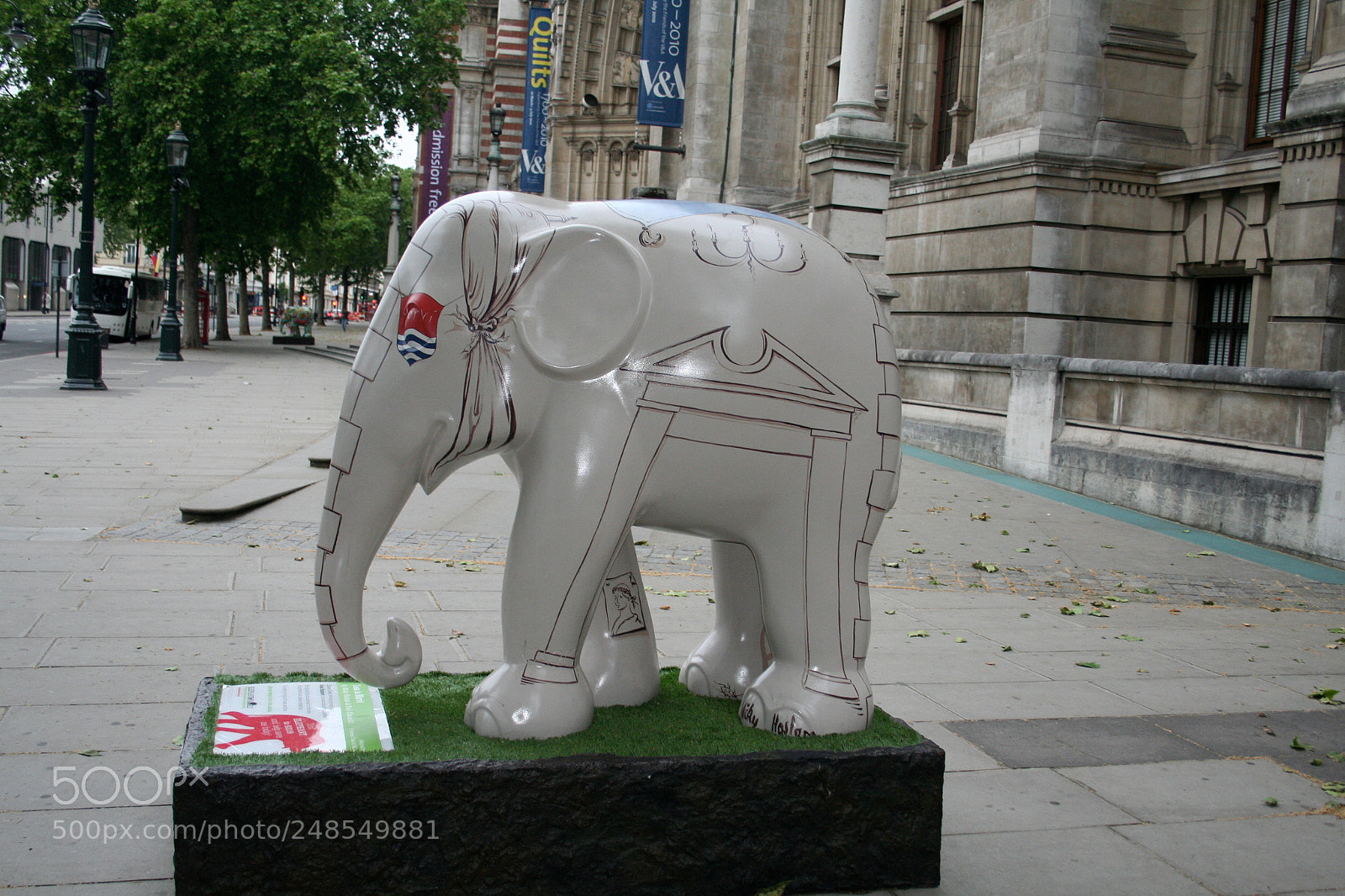 Canon EOS 350D (EOS Digital Rebel XT / EOS Kiss Digital N) sample photo. Elephant parade photography