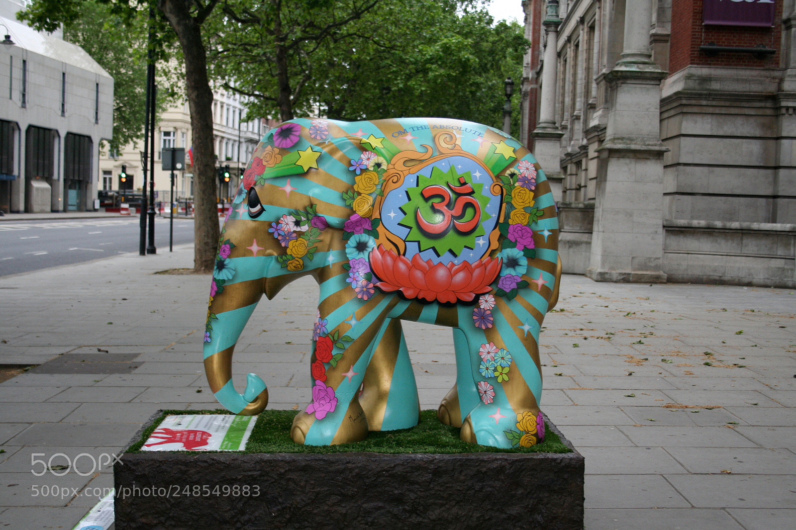 Canon EOS 350D (EOS Digital Rebel XT / EOS Kiss Digital N) sample photo. Elephant parade photography