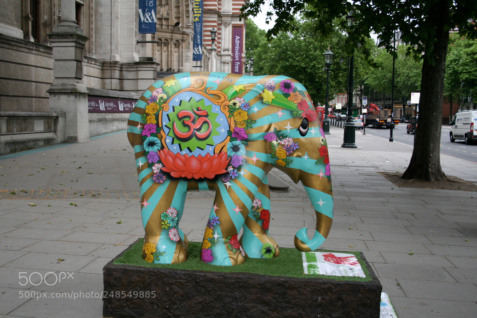 Canon EOS 350D (EOS Digital Rebel XT / EOS Kiss Digital N) sample photo. Elephant parade photography