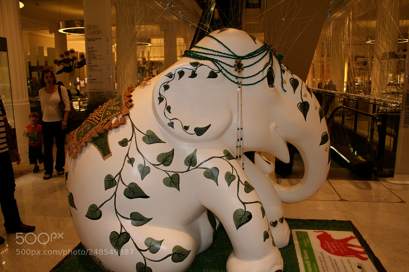 Canon EOS 350D (EOS Digital Rebel XT / EOS Kiss Digital N) sample photo. Elephant parade photography