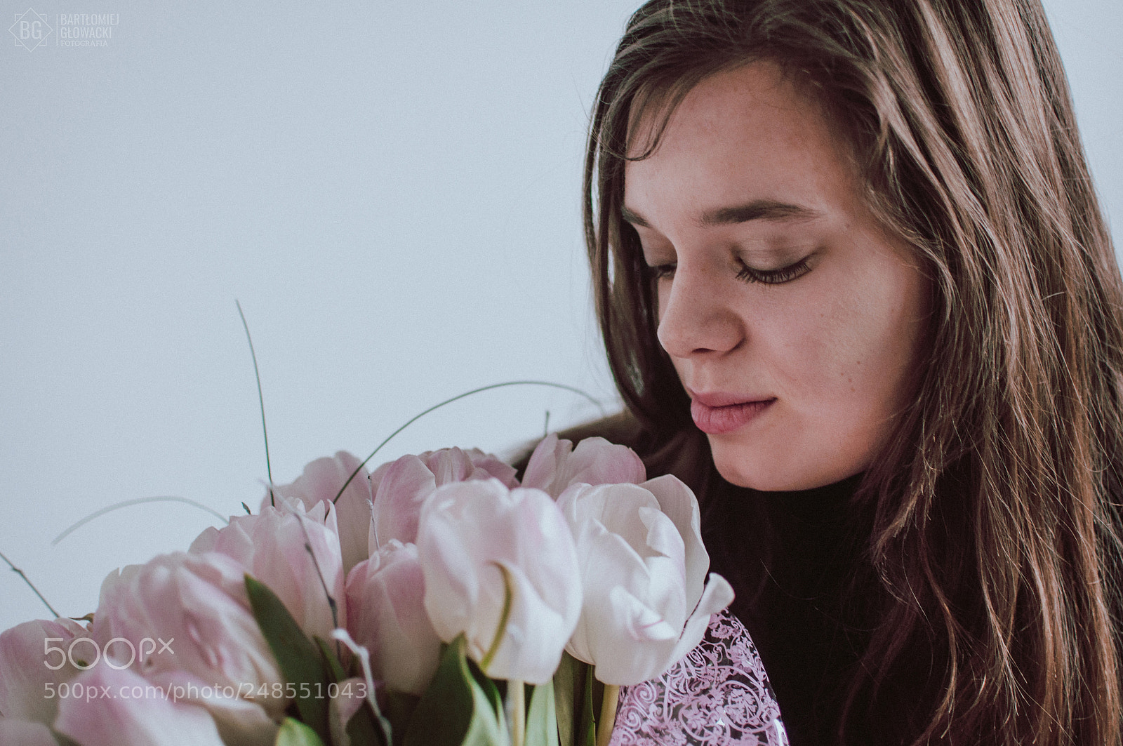 Nikon D5000 sample photo. Girl with flowers photography