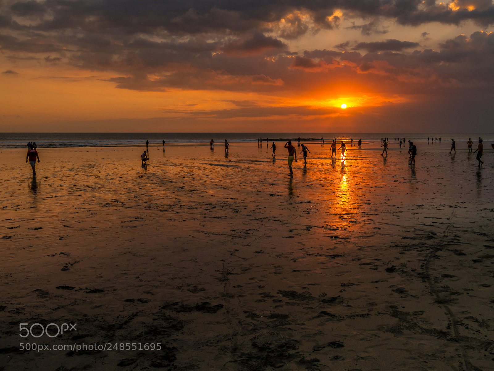 Panasonic Lumix DMC-G7 sample photo. Cloudy sunset on seminyak photography