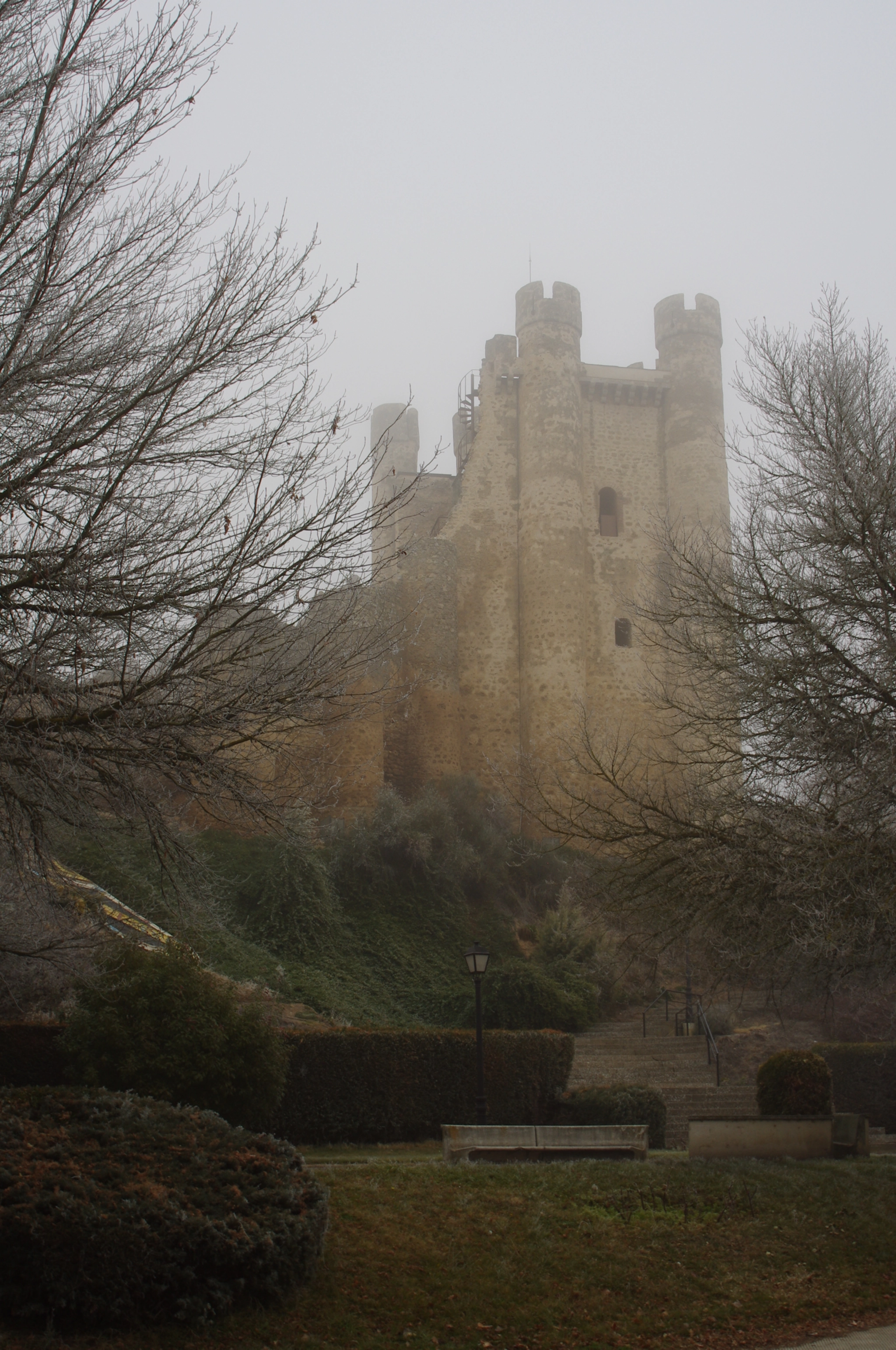 Pentax K-r + Sigma Lens (3 255) sample photo. Castillo de coyanza photography