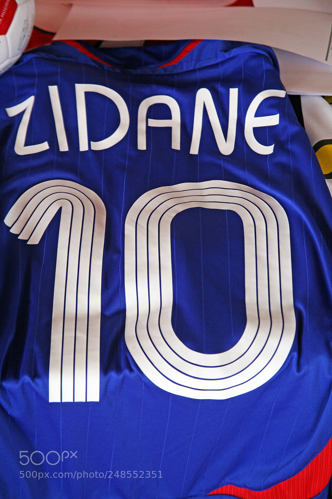 Canon EOS 5D sample photo. Zidane original  football jersey,1 photography