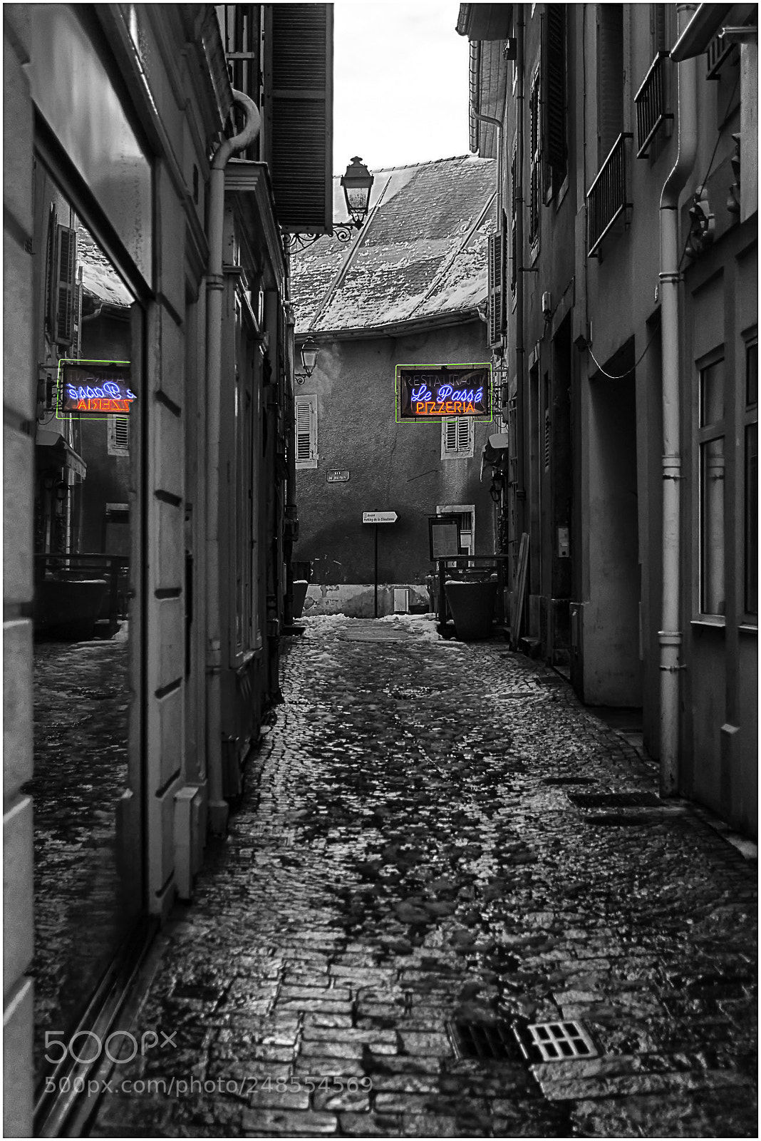 Nikon D610 sample photo. Ruelle sombre. photography