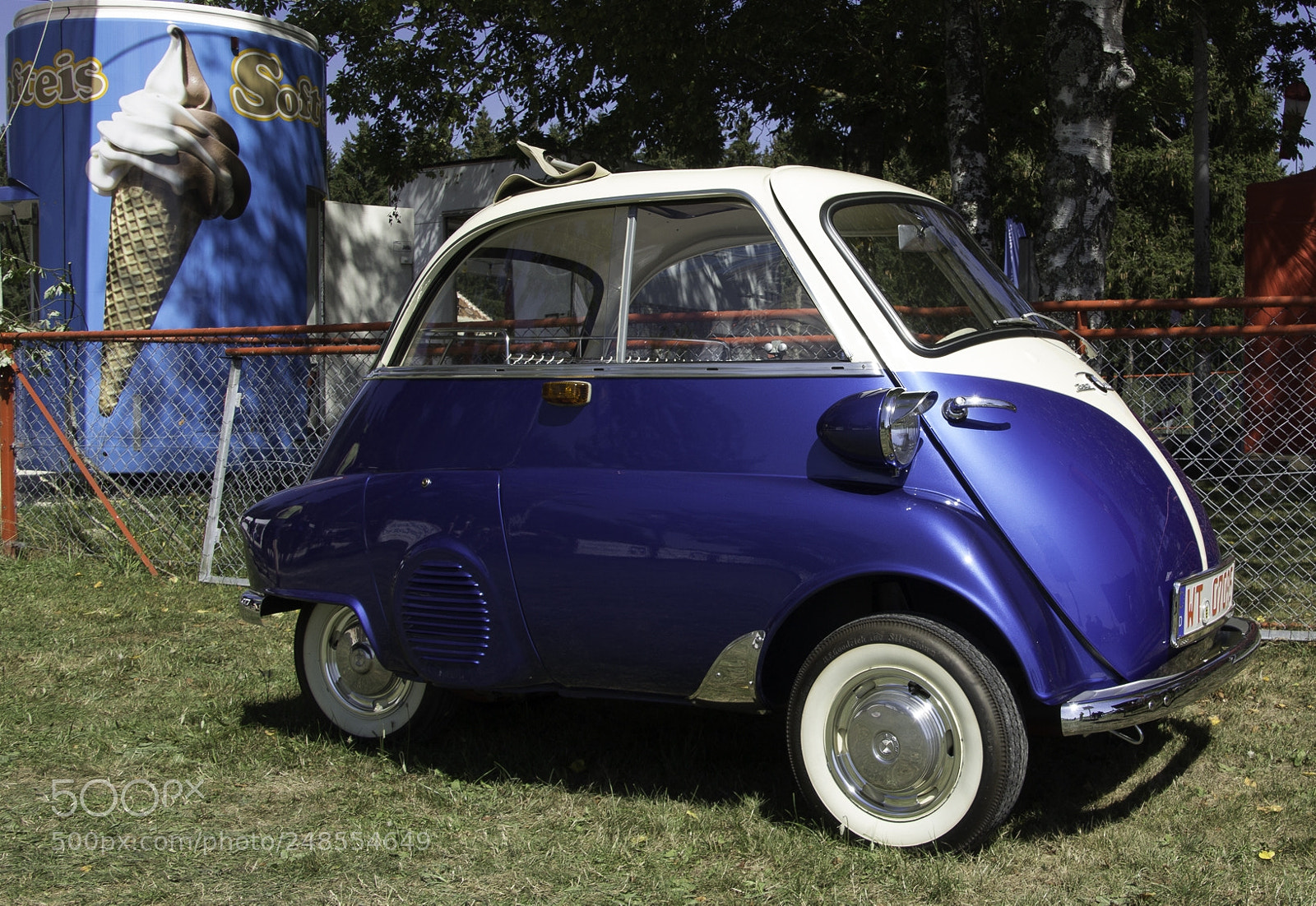 Canon EOS 1200D (EOS Rebel T5 / EOS Kiss X70 / EOS Hi) sample photo. Bmw isetta photography