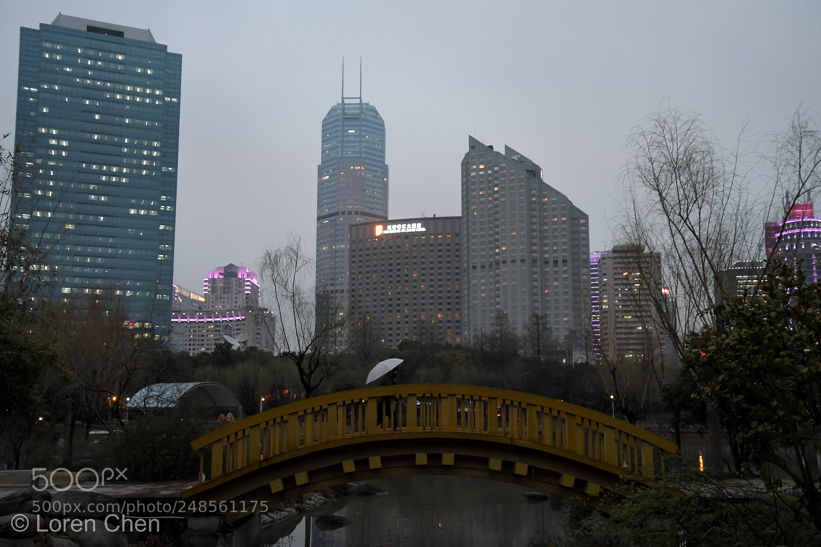 Nikon D500 sample photo. Arc under skyscraper in photography