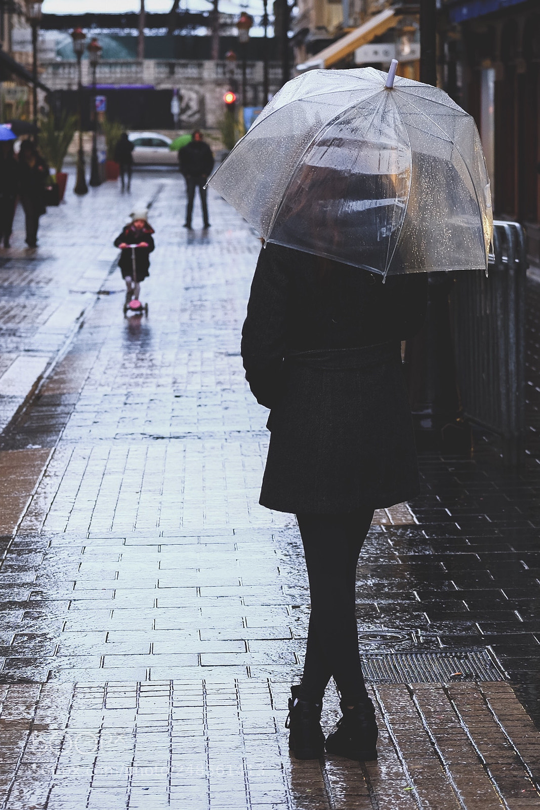Fujifilm X-T10 sample photo. Lady with an umbrella photography