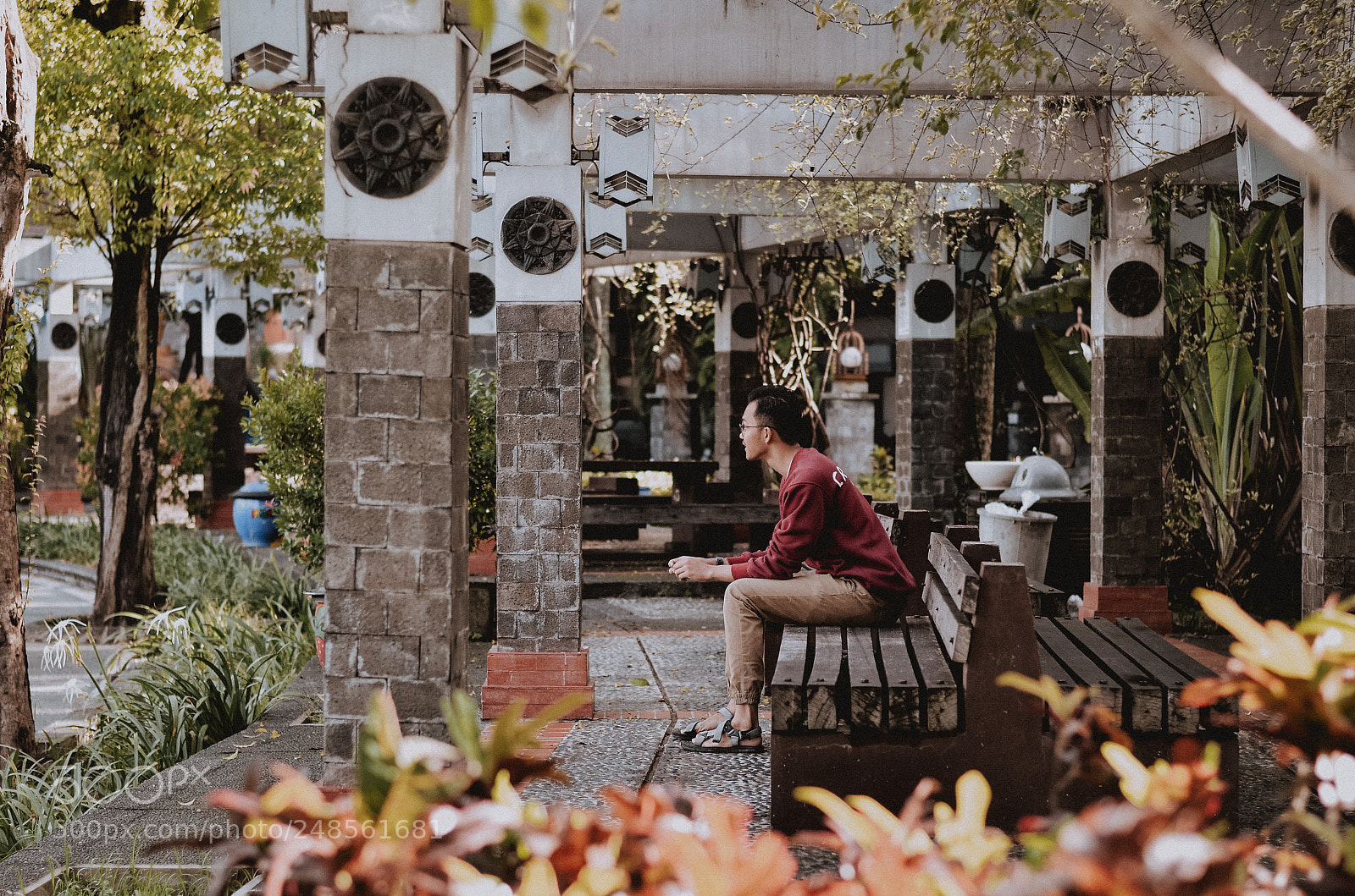 Nikon D5100 sample photo. Menunggu photography