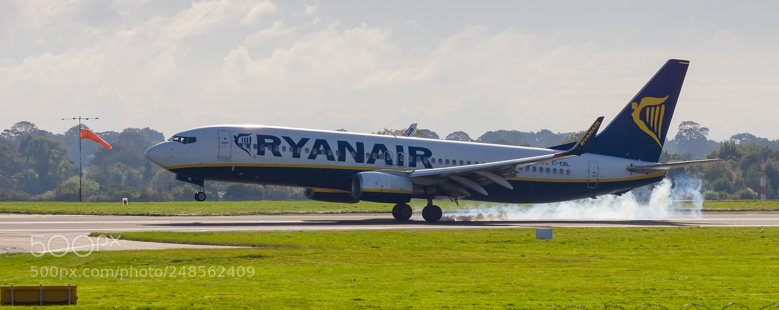 Sony SLT-A65 (SLT-A65V) sample photo. Ryanair touchdown photography