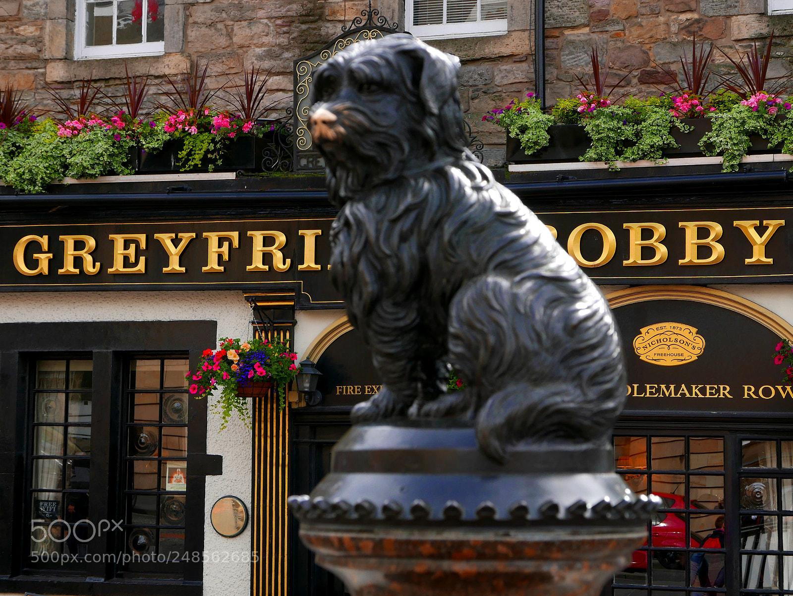Panasonic Lumix DMC-LX100 sample photo. Greyfriar s bobby pub photography