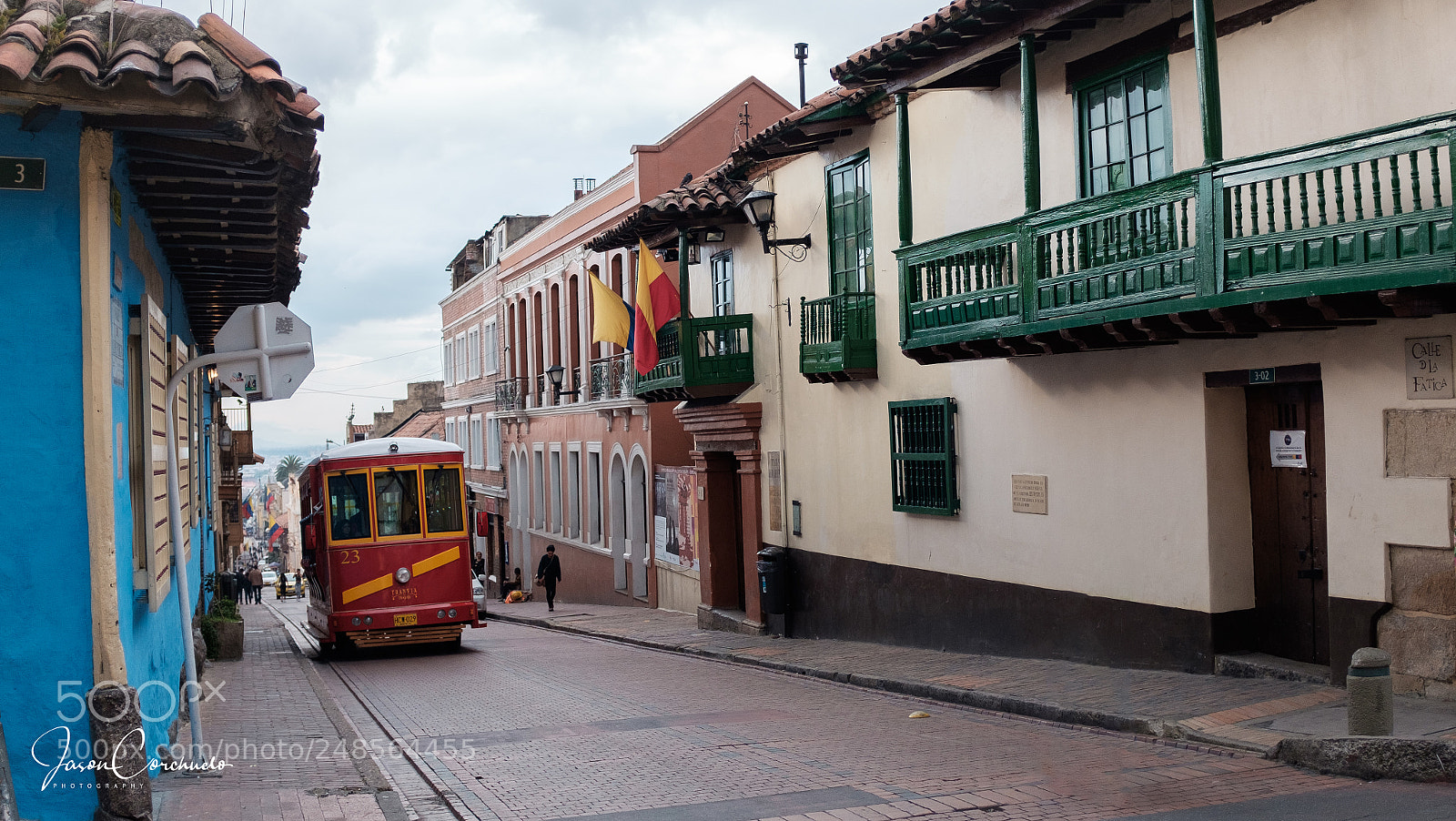 Fujifilm X100T sample photo. Tranvía en bogotá photography