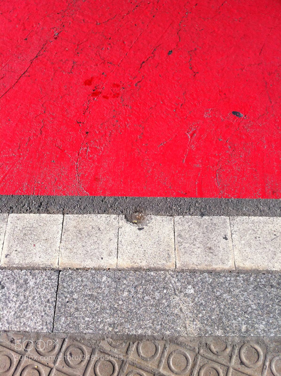 Apple iPhone 4 sample photo. Sidewalk, barcelona photography