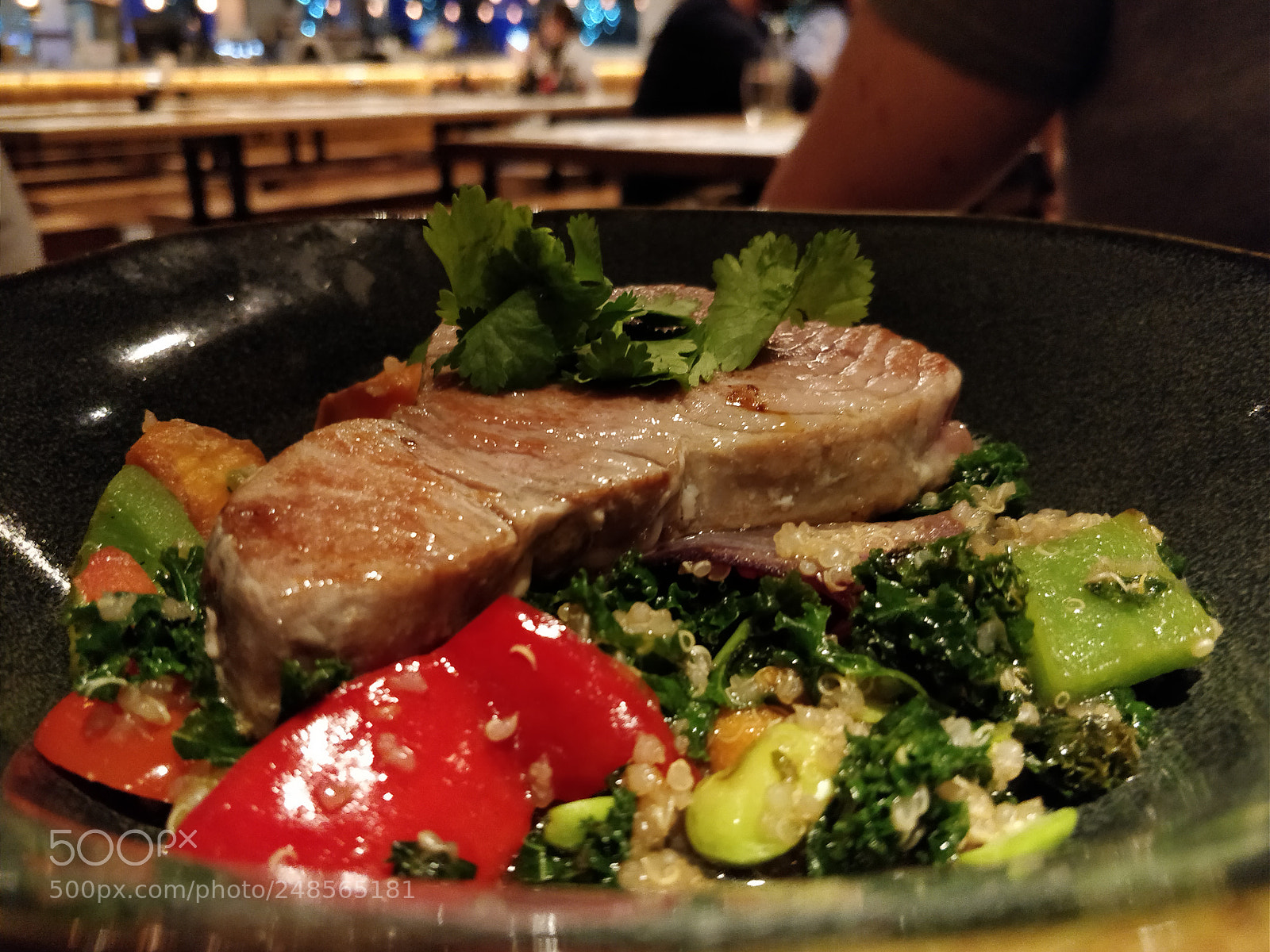 OnePlus 5 sample photo. Spontaneous dinner photography