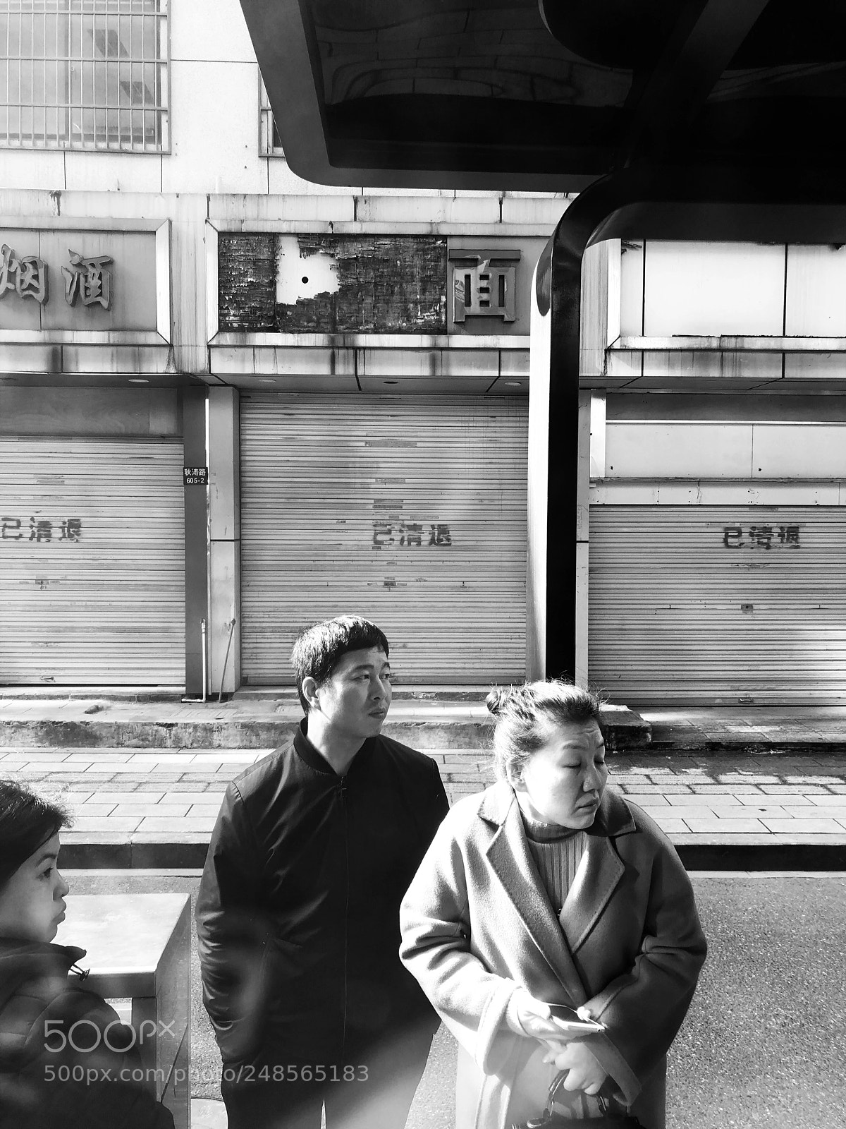 Apple iPhone 8 Plus sample photo. 等候。 photography