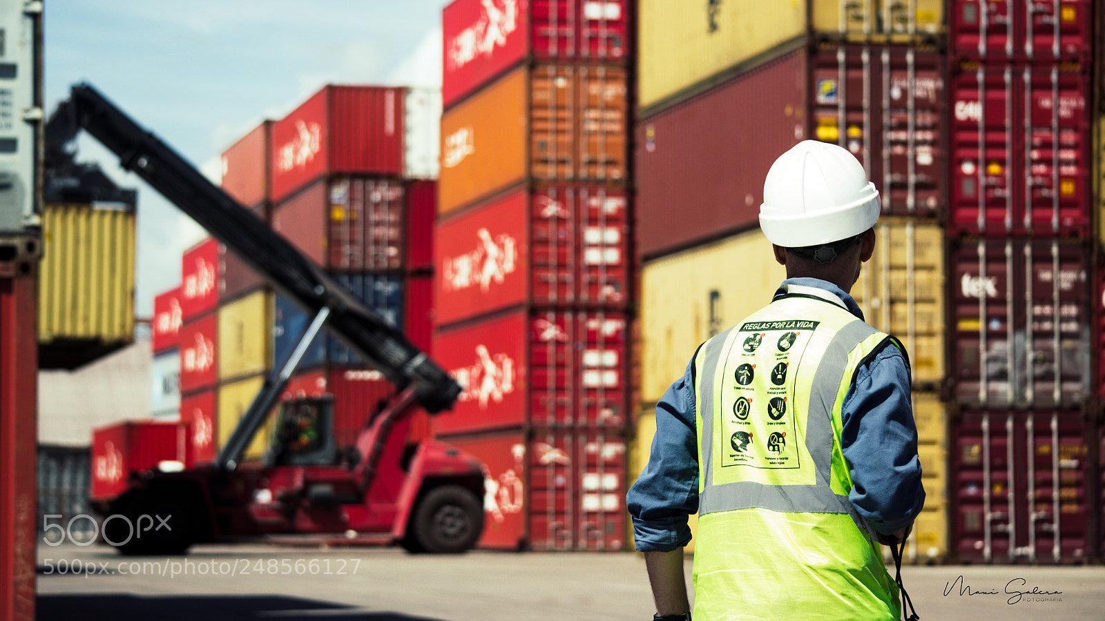 Nikon D3100 sample photo. Worker in the port photography