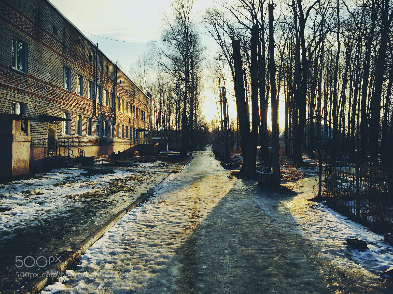 Apple iPhone SE sample photo. Hospital and long trail photography
