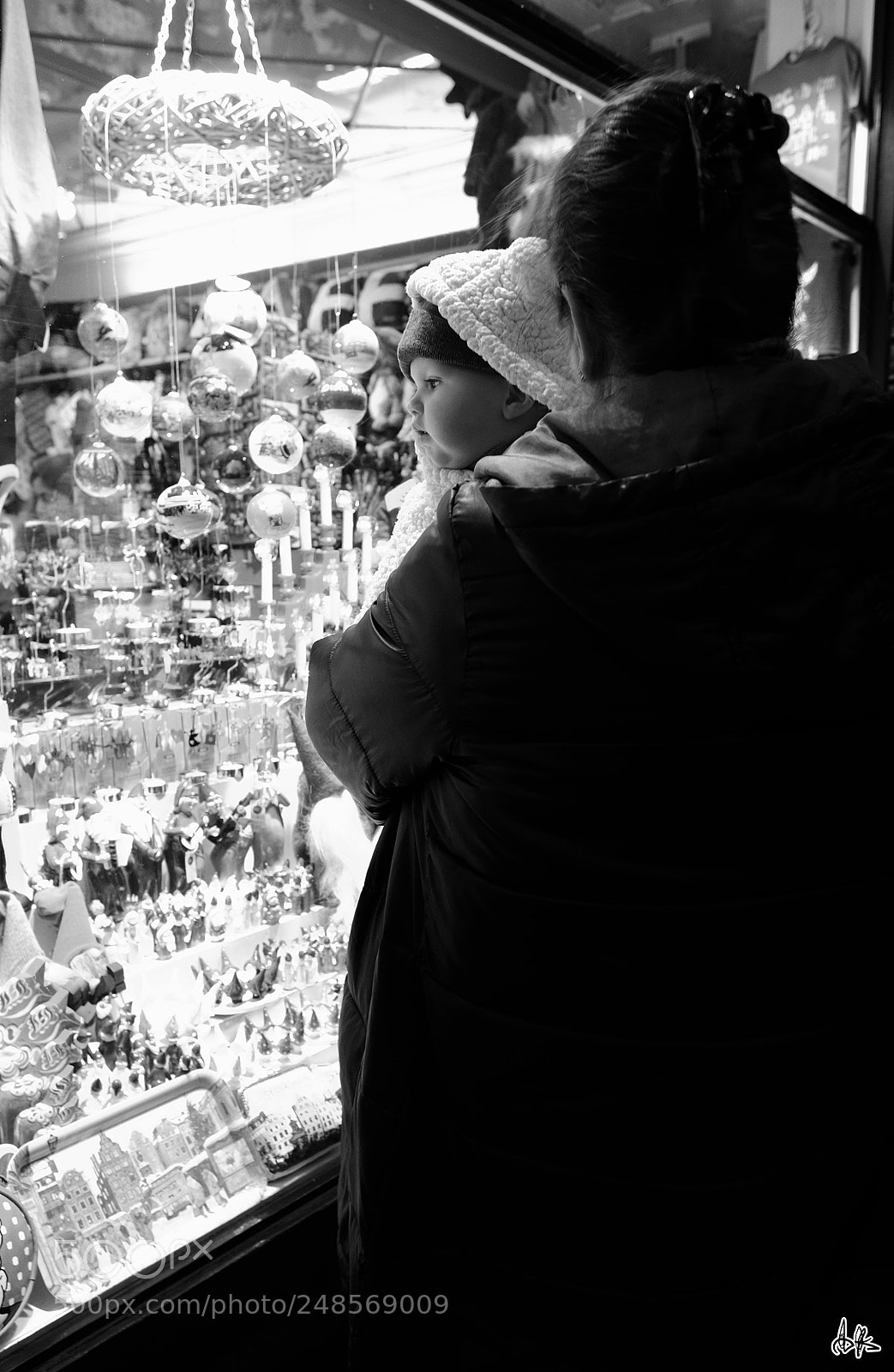 Fujifilm X-T1 sample photo. Baby looking in window. photography