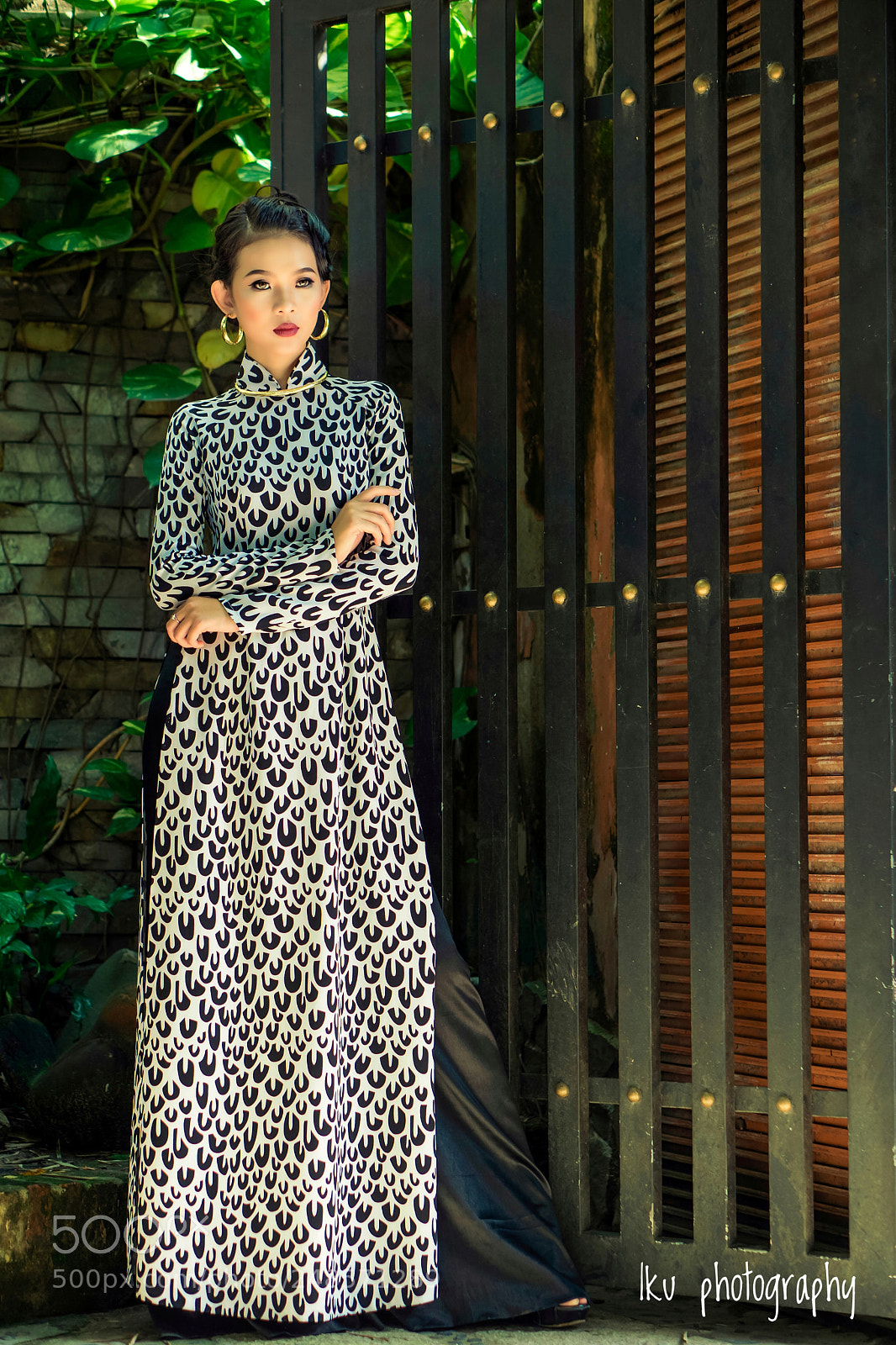 Sony a6000 sample photo. Vn dress photography