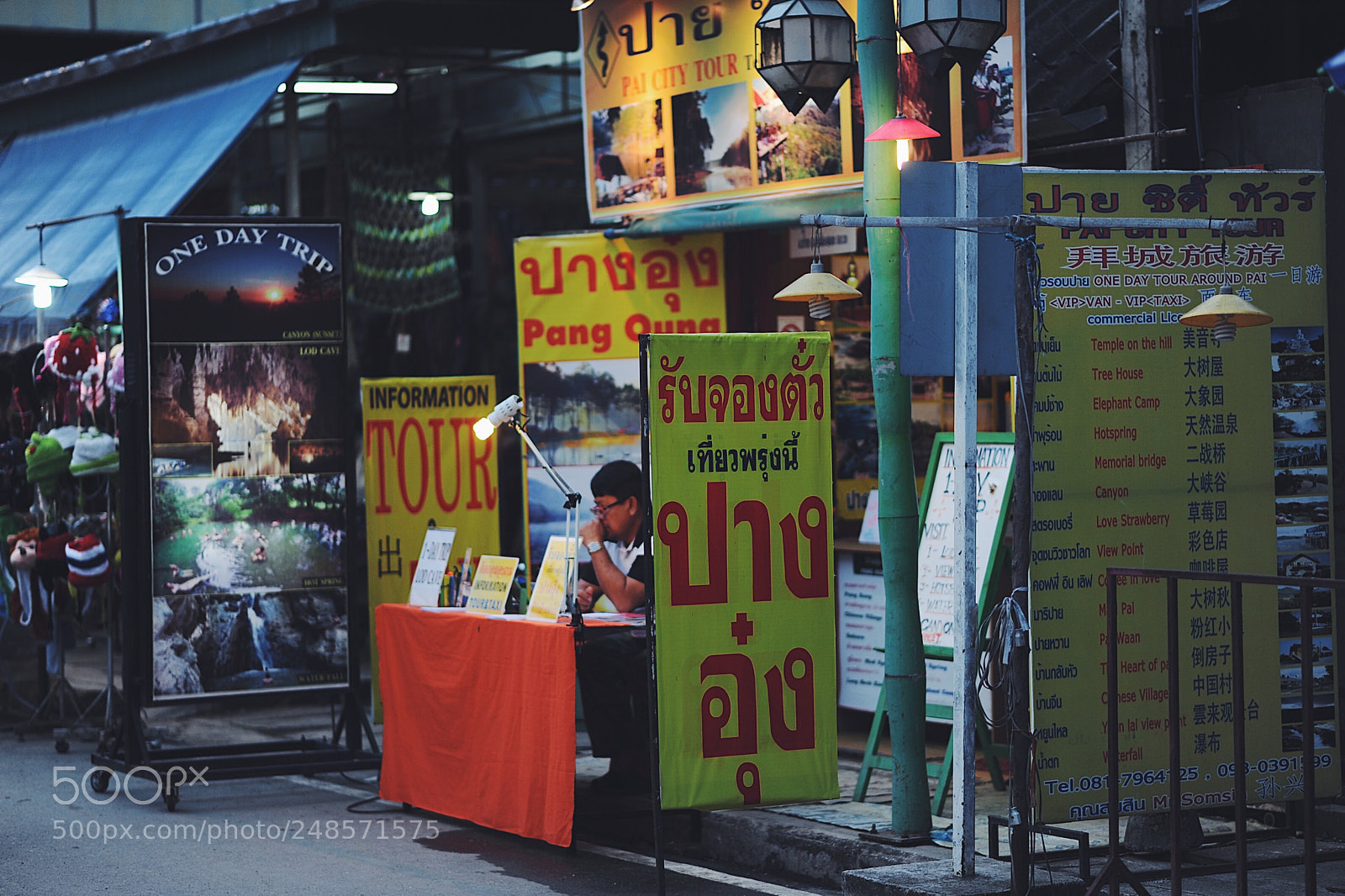 Nikon D700 sample photo. Walking street in pai photography