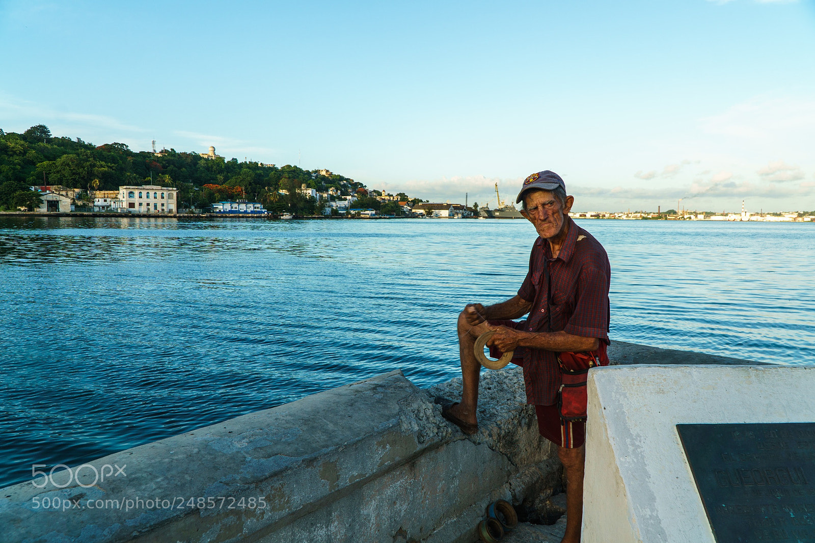 Sony a6000 sample photo. Oldman fishing on malecon photography