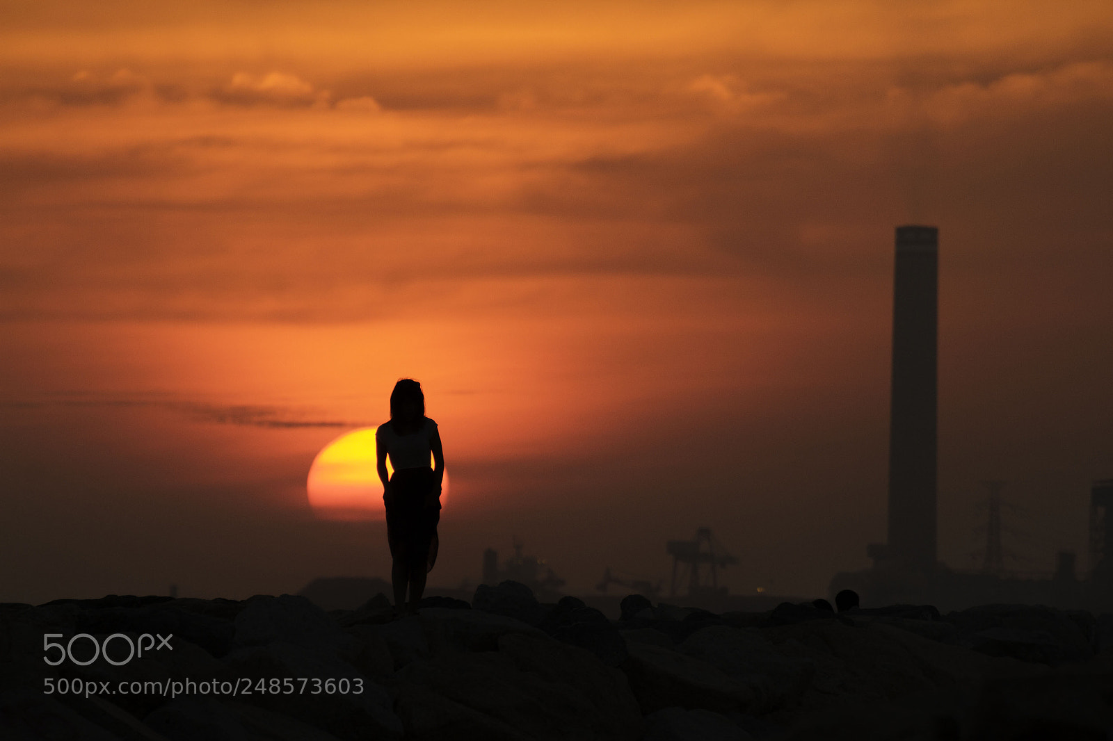 Canon EOS 7D sample photo. The woman stand on photography